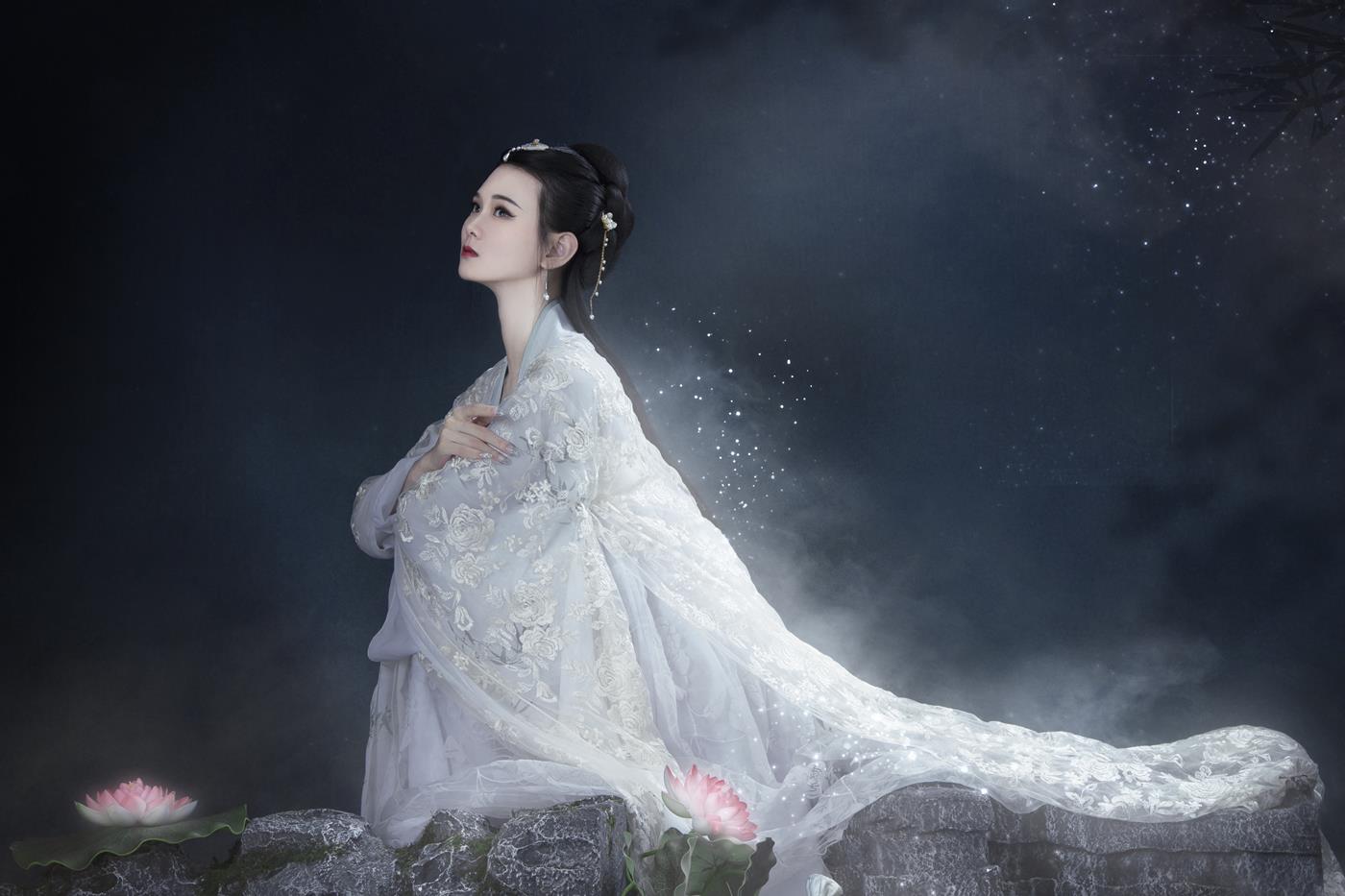 [YITUYU艺图语] 2022.01.26 月中行 欣宝 [22P/491MB]