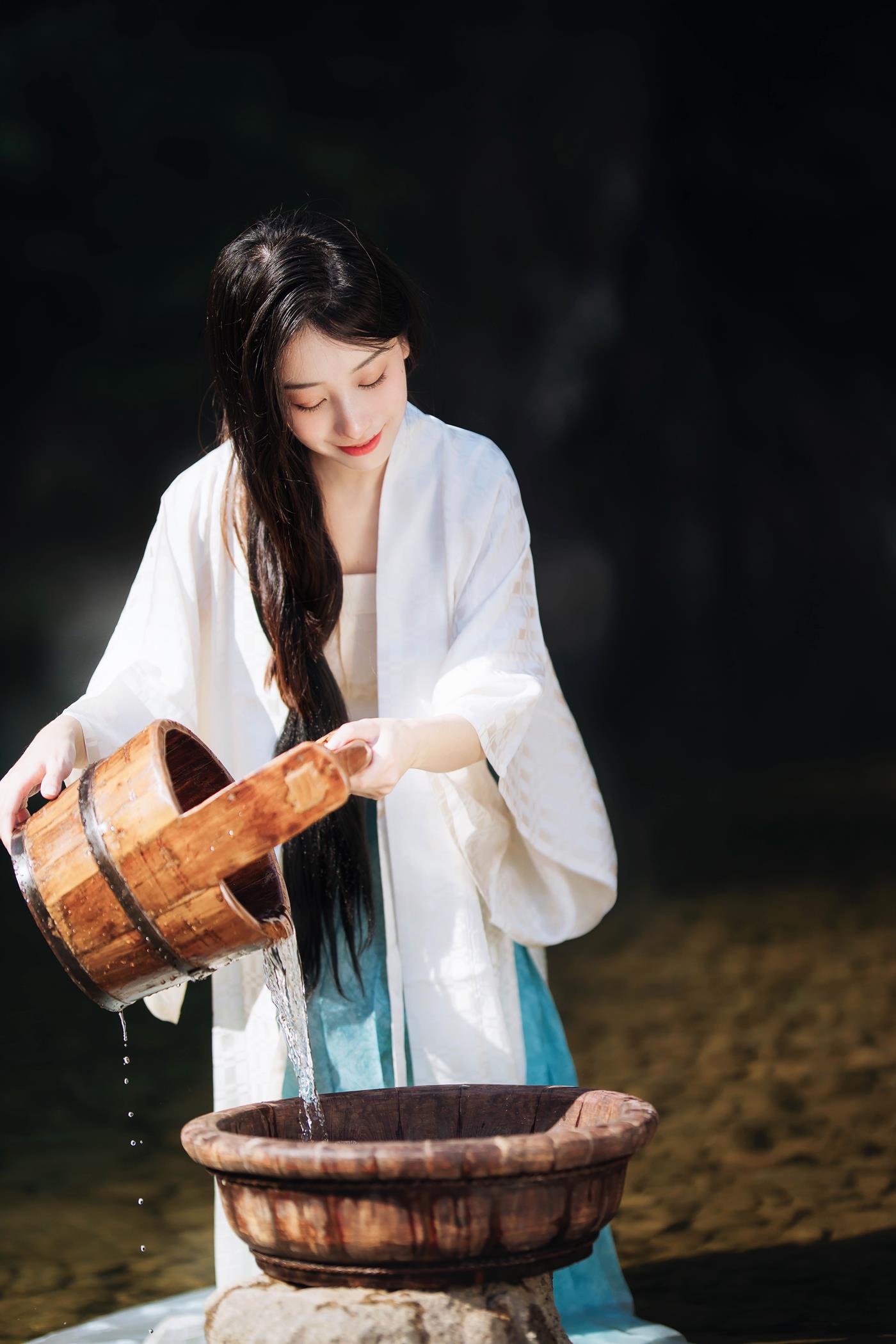 [YITUYU艺图语] 2022.01.11 仙女洗头 小清菡呀 [20P/102MB]