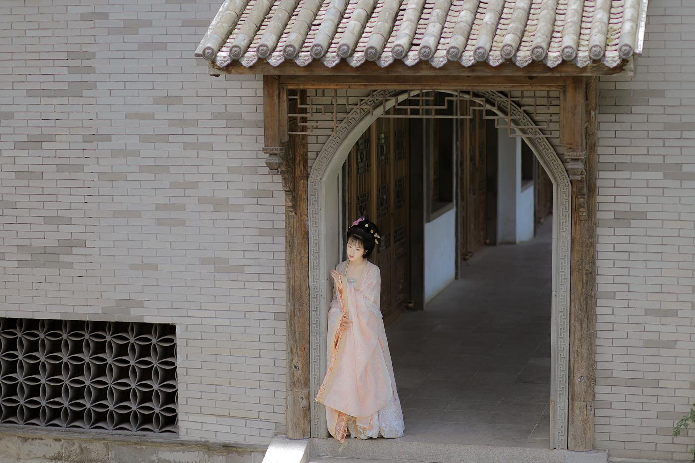 [YITUYU艺图语] 2022.01.29 清平调 栗子 [23P/174MB]