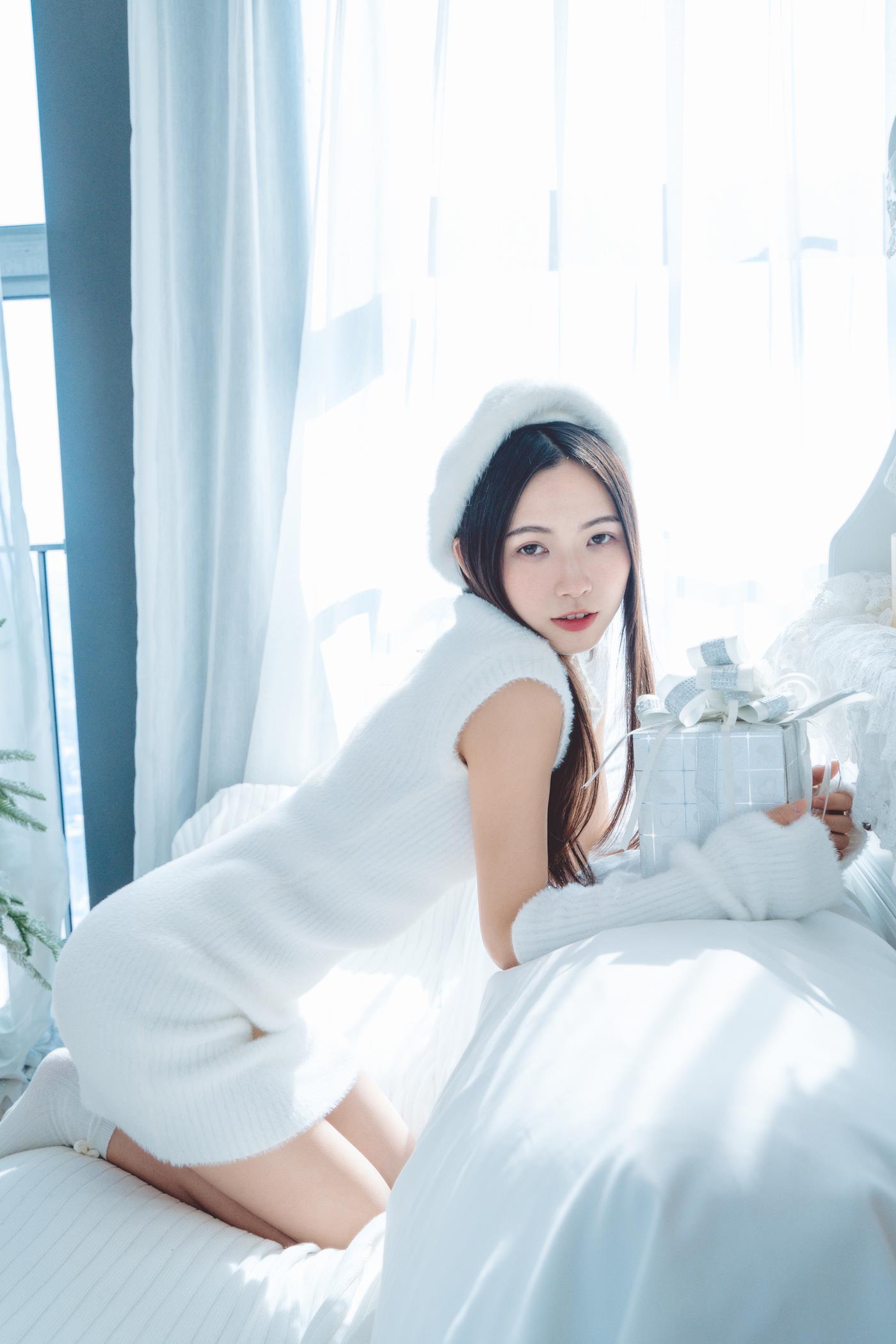 [YITUYU艺图语] 2022.02.11 纯白季节 老猪 [22P/396MB]