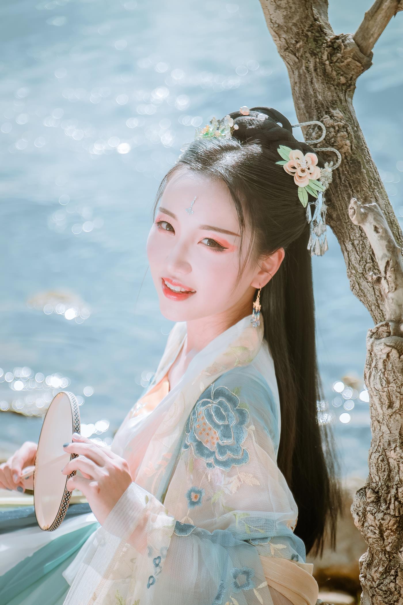 [YITUYU艺图语] 2022.01.29 清水出芙蓉 Julie [23P/308MB]