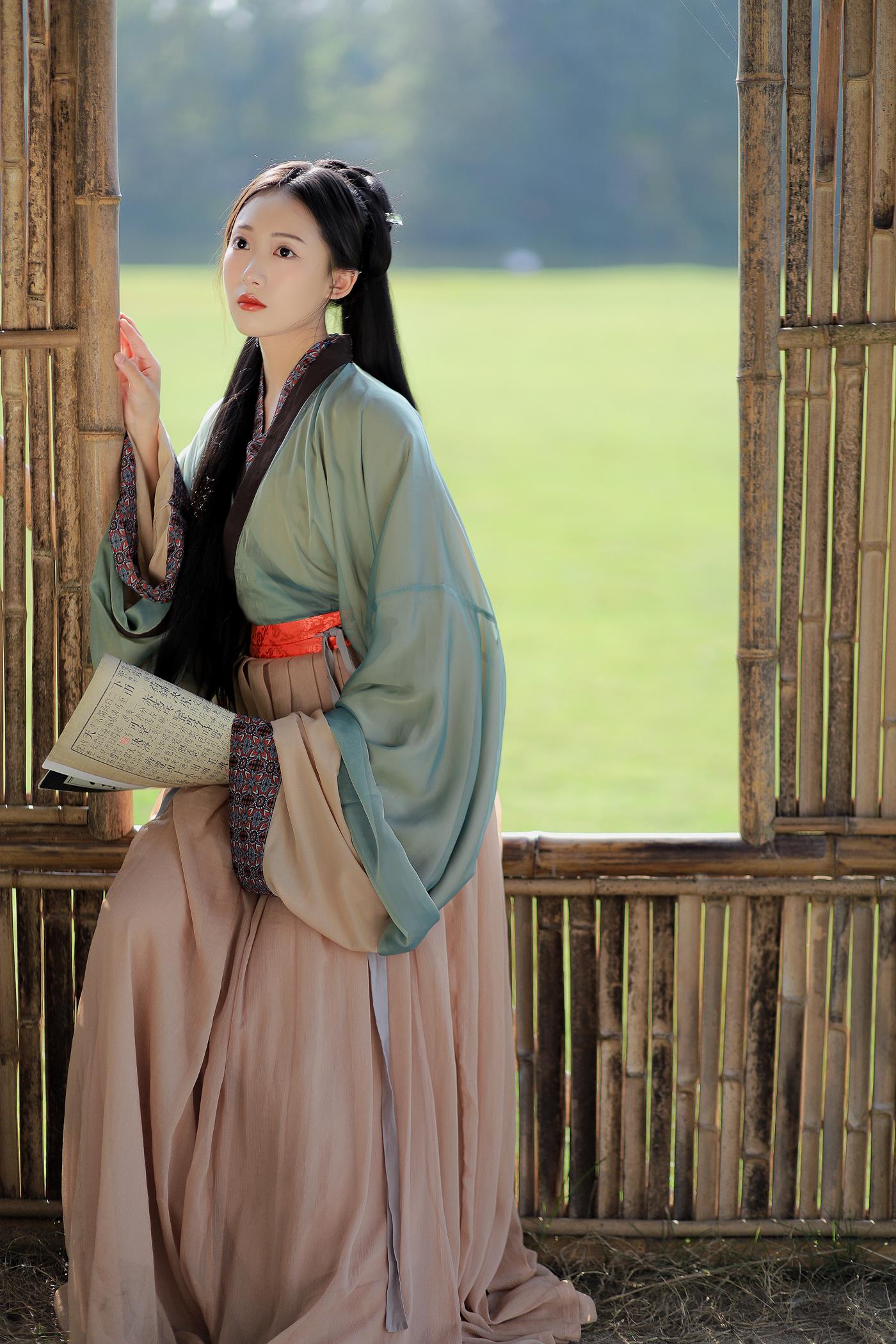 [YITUYU艺图语] 2022.02.01 人间四月天 劉忄乂 [24P/261MB]