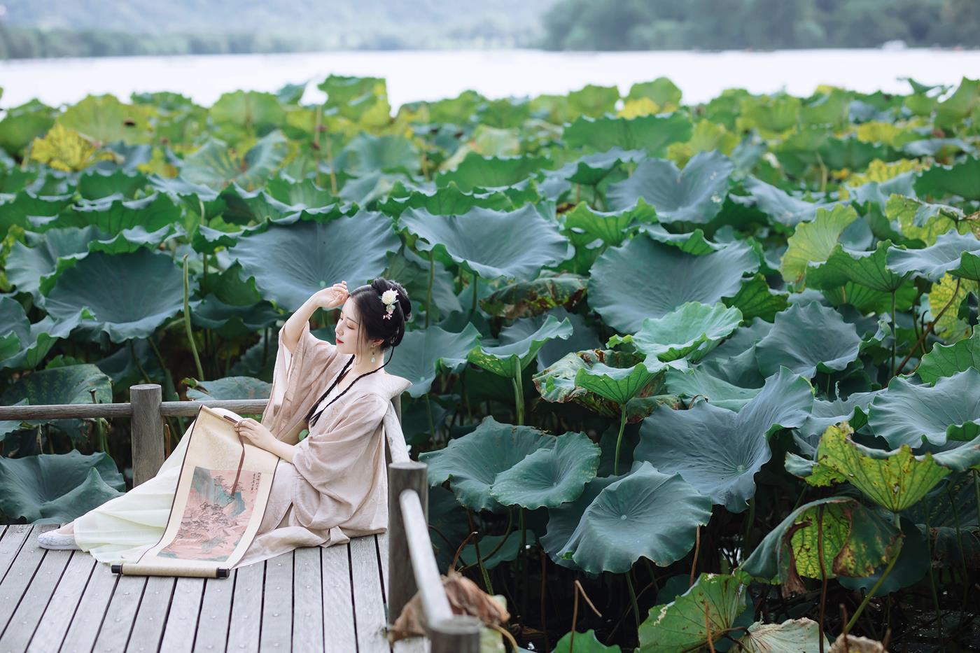 [YITUYU艺图语] 2022.02.09 荷叶五寸荷花娇 罗熙 [19P/90MB]