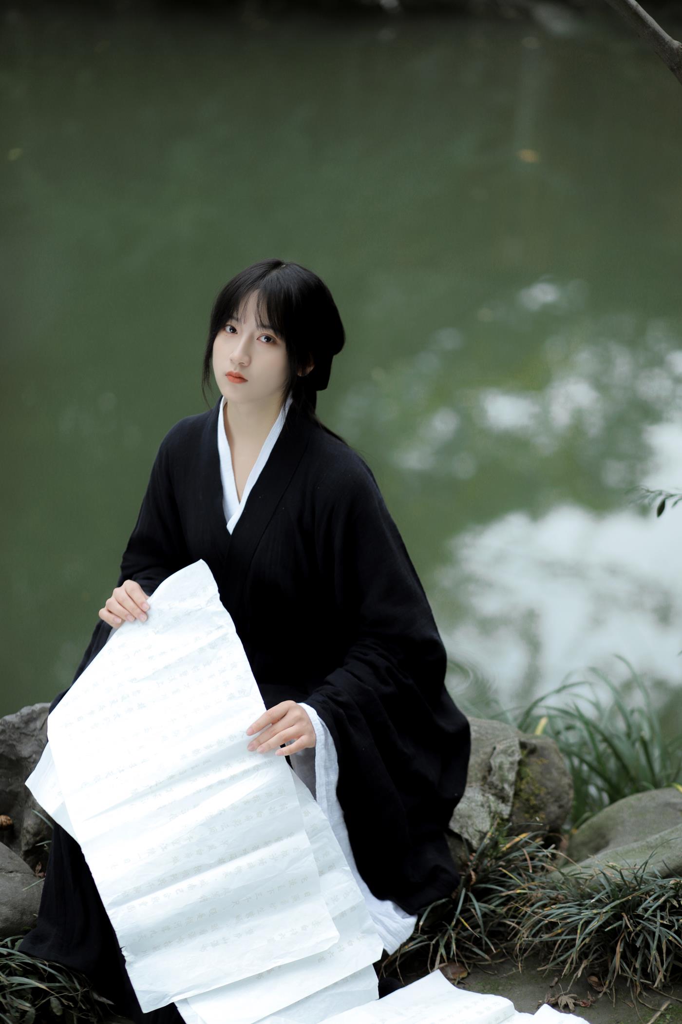 [YITUYU艺图语] 2022.01.27 人间有味是清欢 半夏夏夏 [34P/307MB]