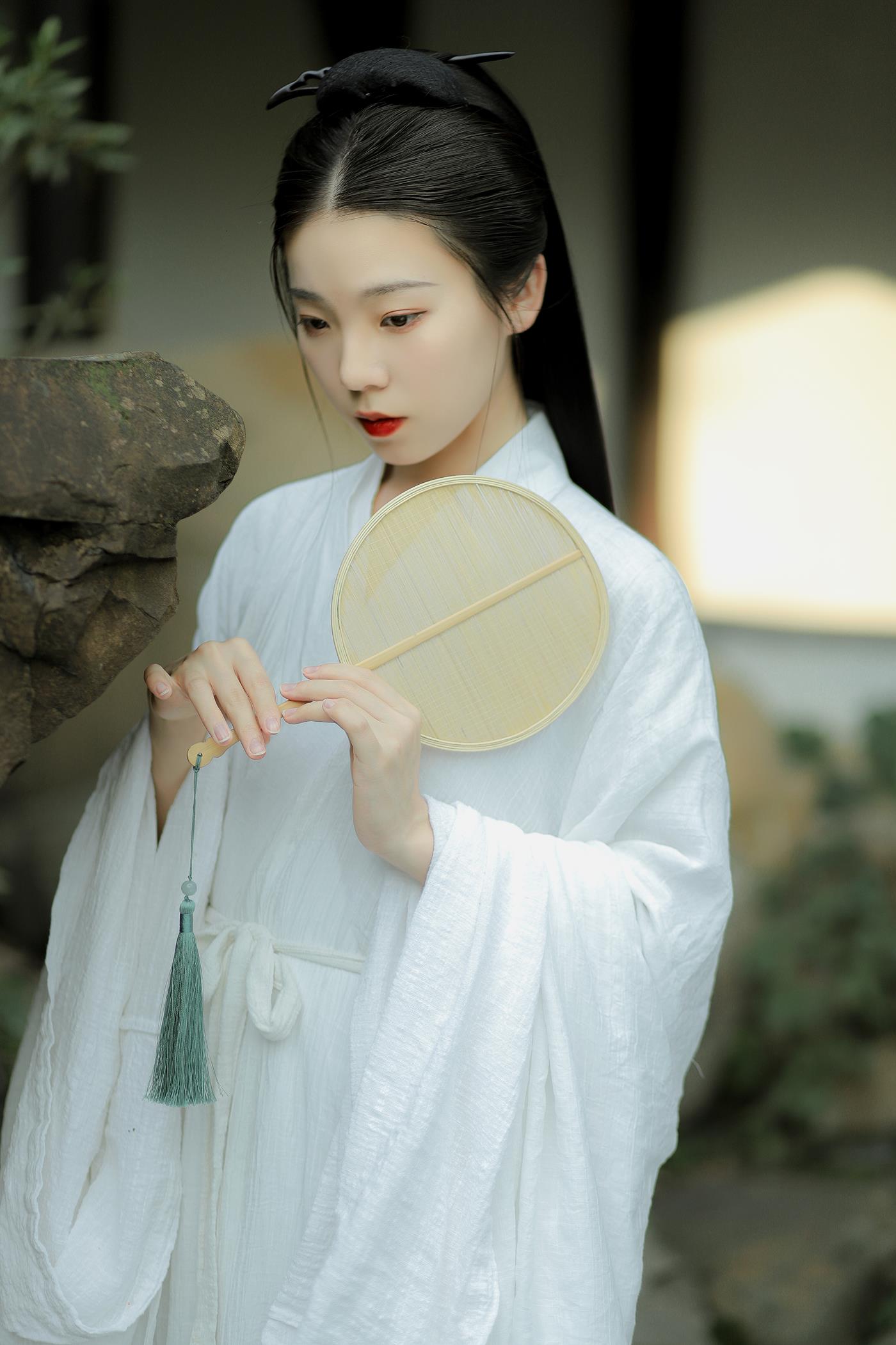 [YITUYU艺图语] 2022.02.03 白茶无事别清欢 一方伊人yi [25P/212MB]