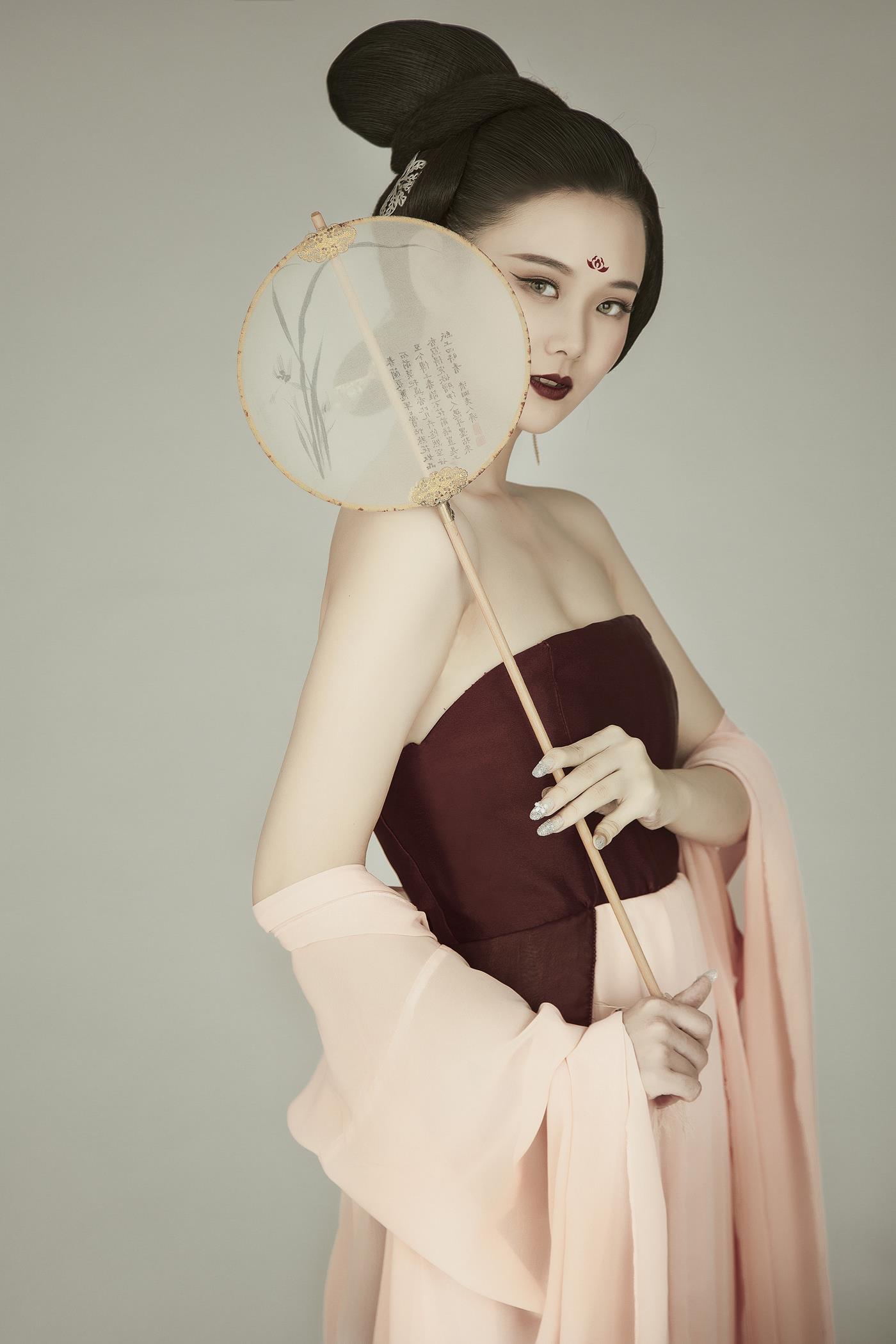 [YITUYU艺图语] 2022.02.03 折轻扇 欣宝 [23P/257MB]