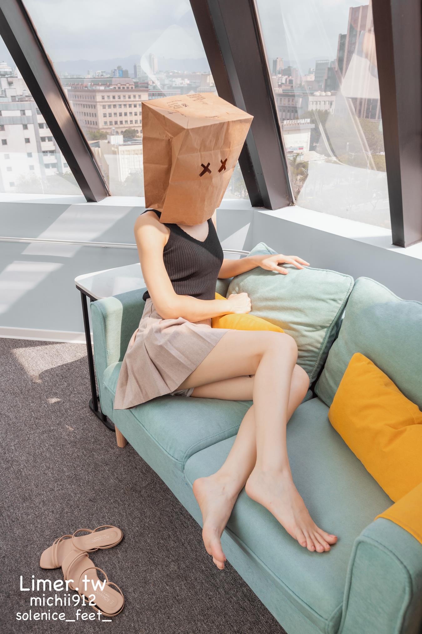 Limerence原创 NO.013 Michii神秘纸袋女孩的裸足大解放[170P/1V/3.79GB]