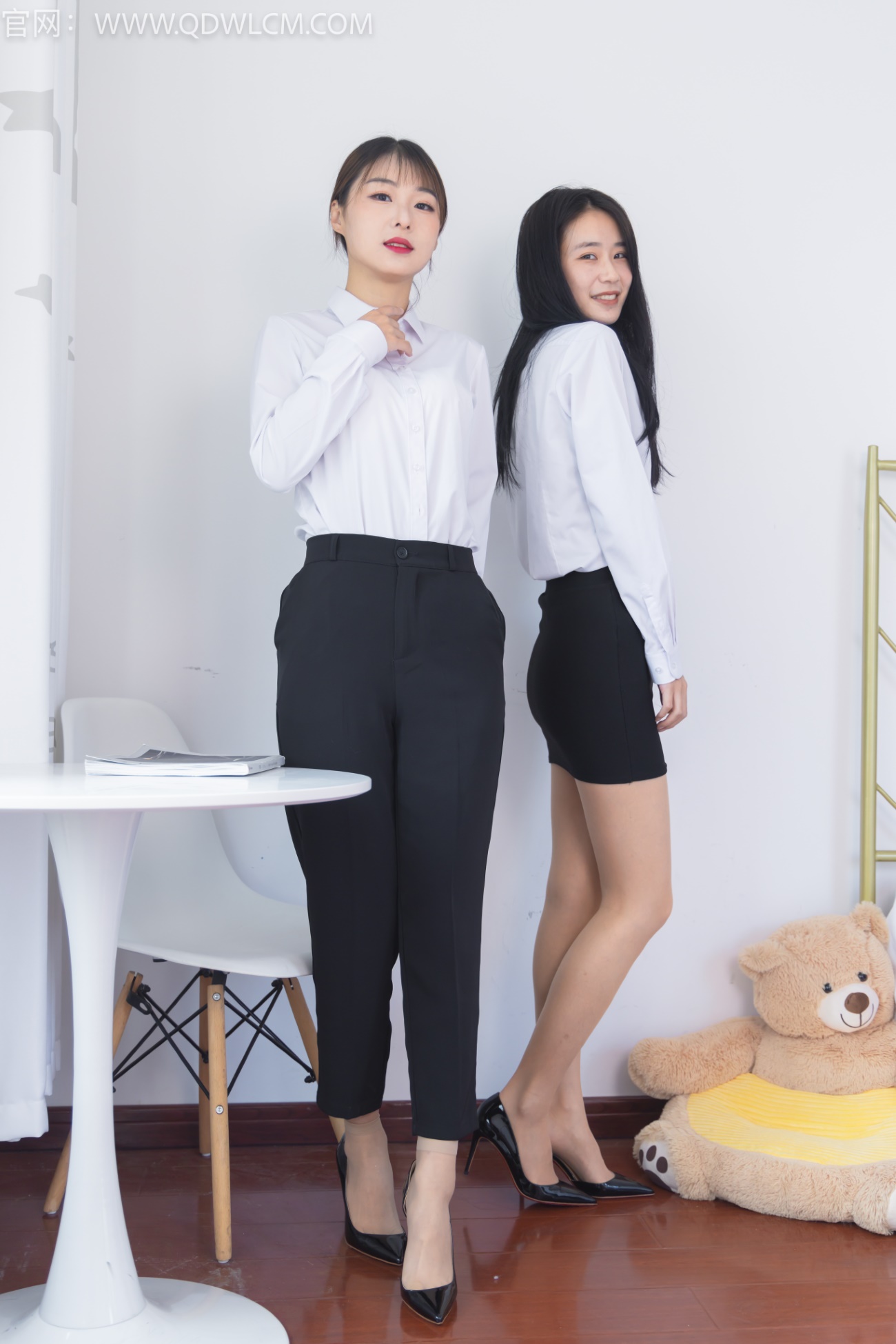 物恋传媒 NO.1383 菜菜&月心-闺蜜时光[152P/1V/3.31GB]