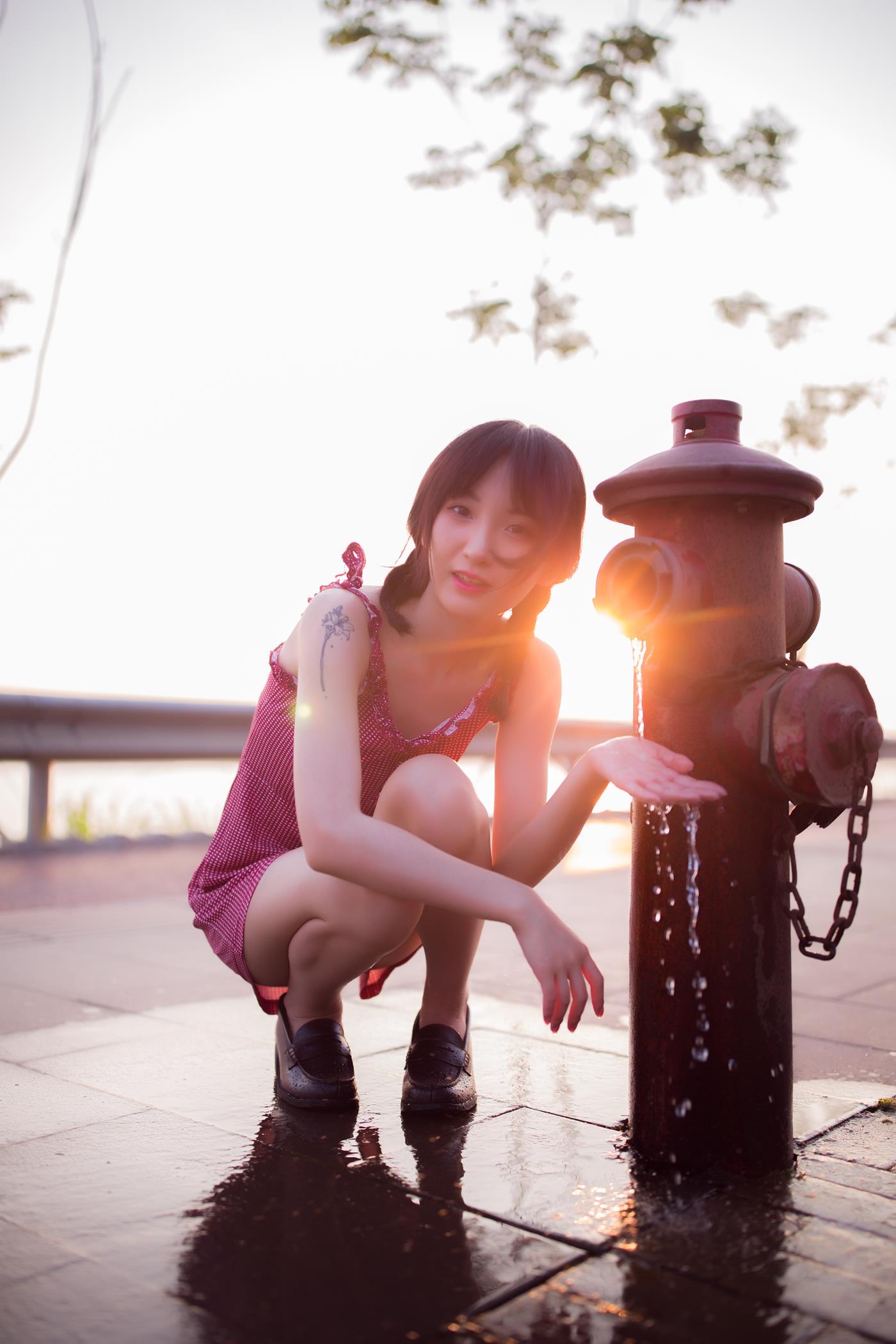 [YITUYU艺图语] 2022.01.28 日落的温柔 虾虾 [51P/274MB]