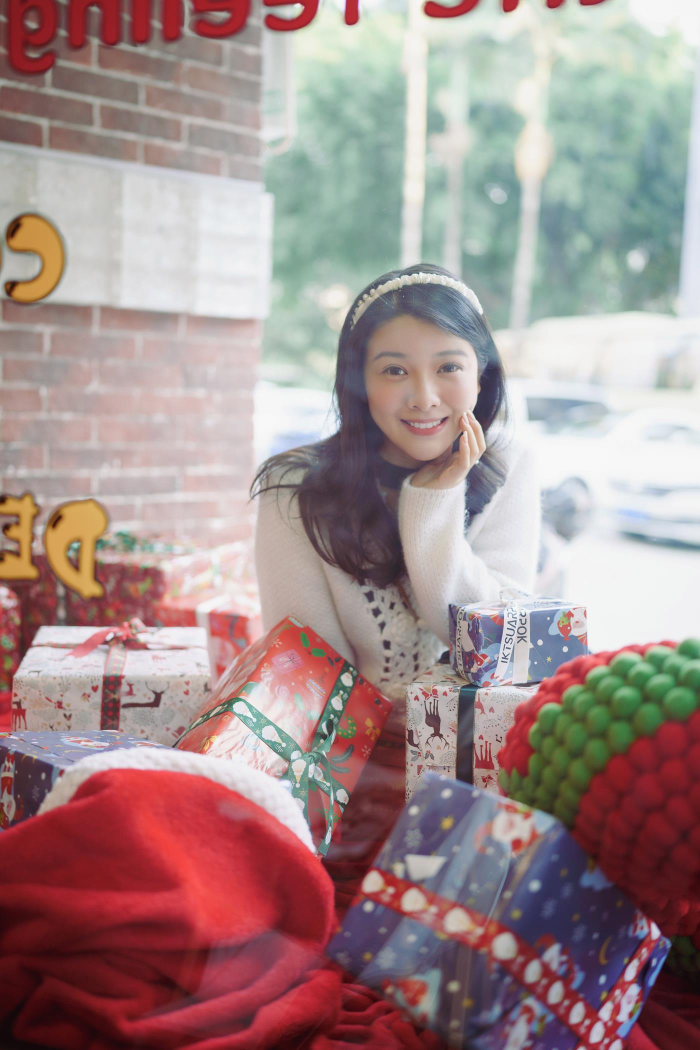 [YITUYU艺图语] 2022.01.29 叮叮当，圣诞美景主题人像摄影 喵喵喵是锦儿呀 [61P/440MB]