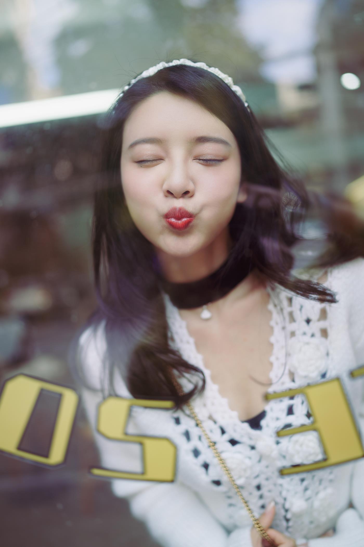 [YITUYU艺图语] 2022.01.29 叮叮当，圣诞美景主题人像摄影 喵喵喵是锦儿呀 [61P/440MB]