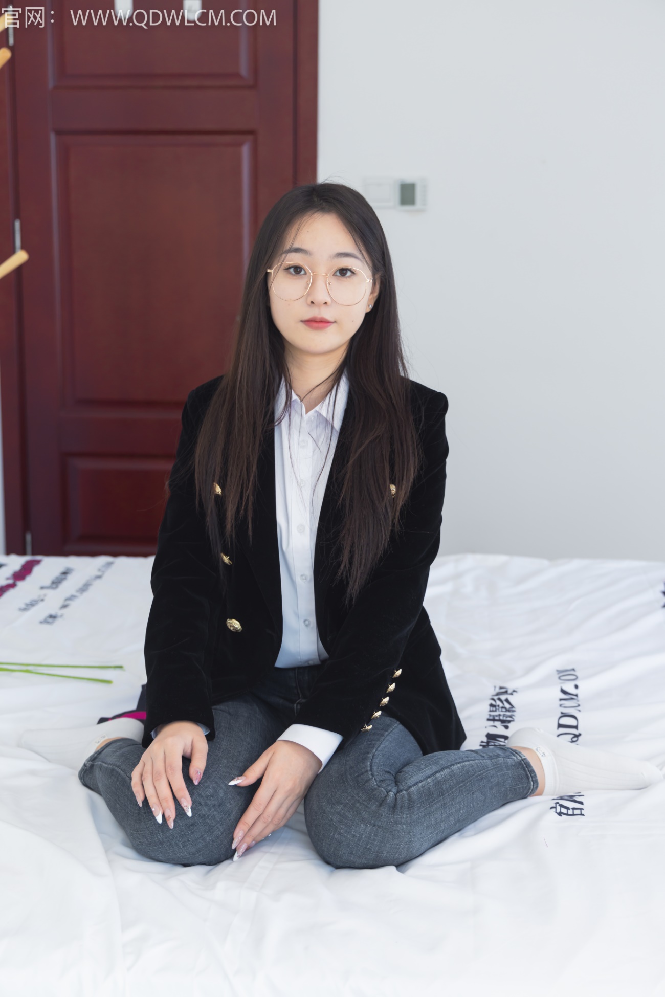 物恋传媒 NO.1358 美兔-梦醒时分[158P/1V/3.24GB]