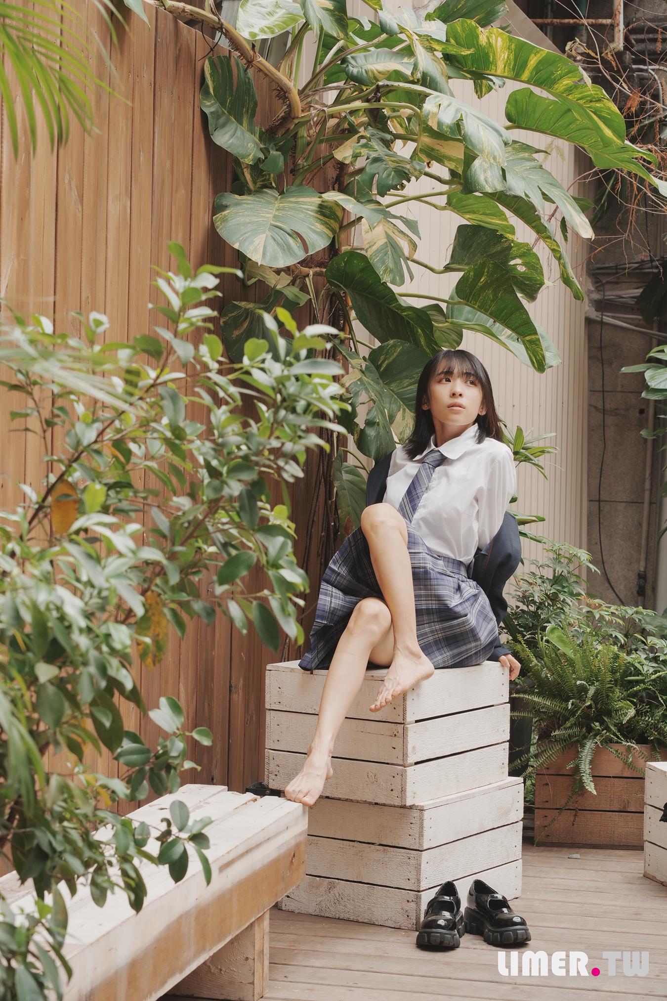 Limerence原创 NO.037 子子 JK小腿袜到裸足的偷窥视角[181P/1V/5.40GB]