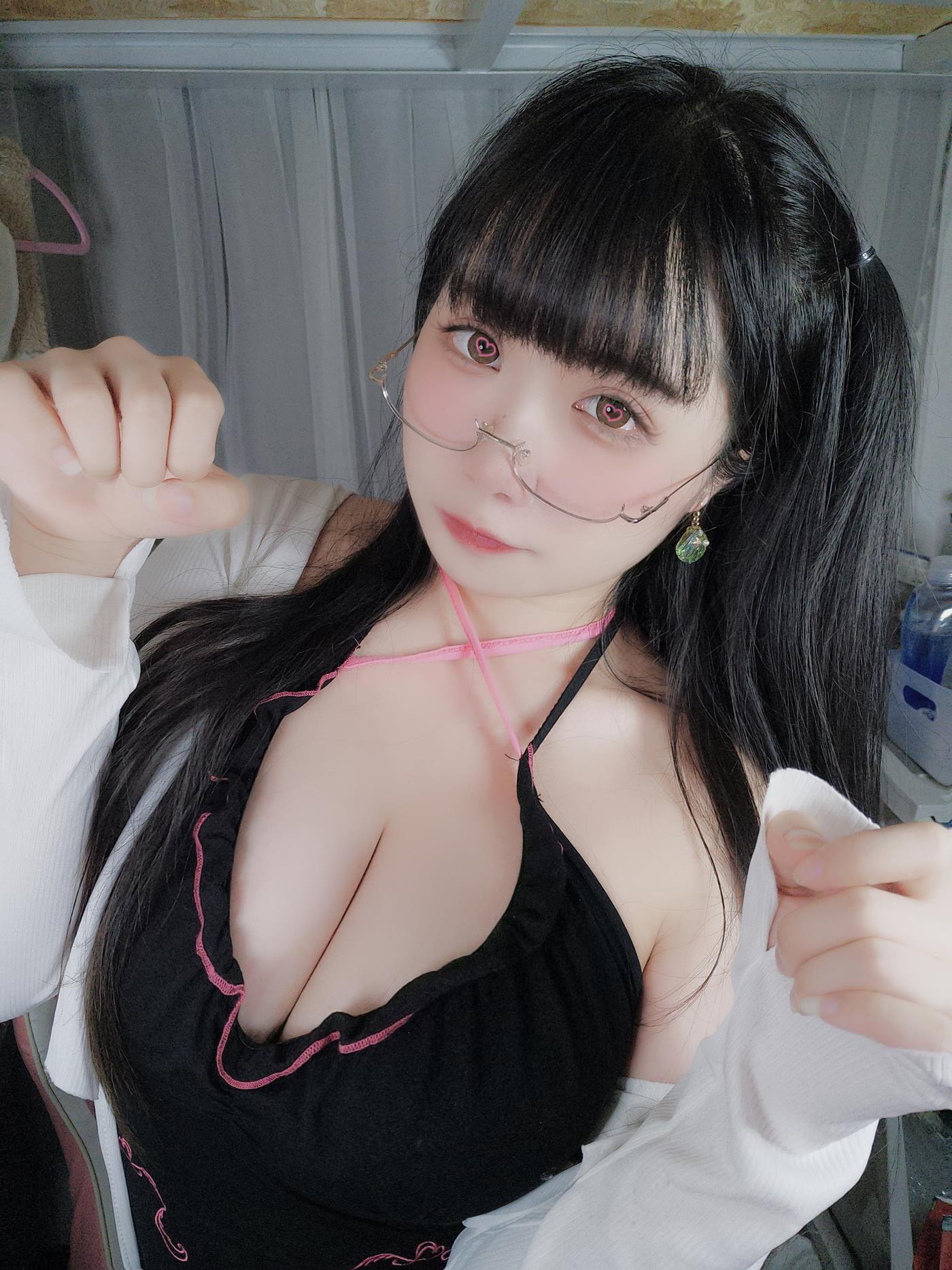 贞子蜜桃  - 心心眼[10P/1V/252MB]