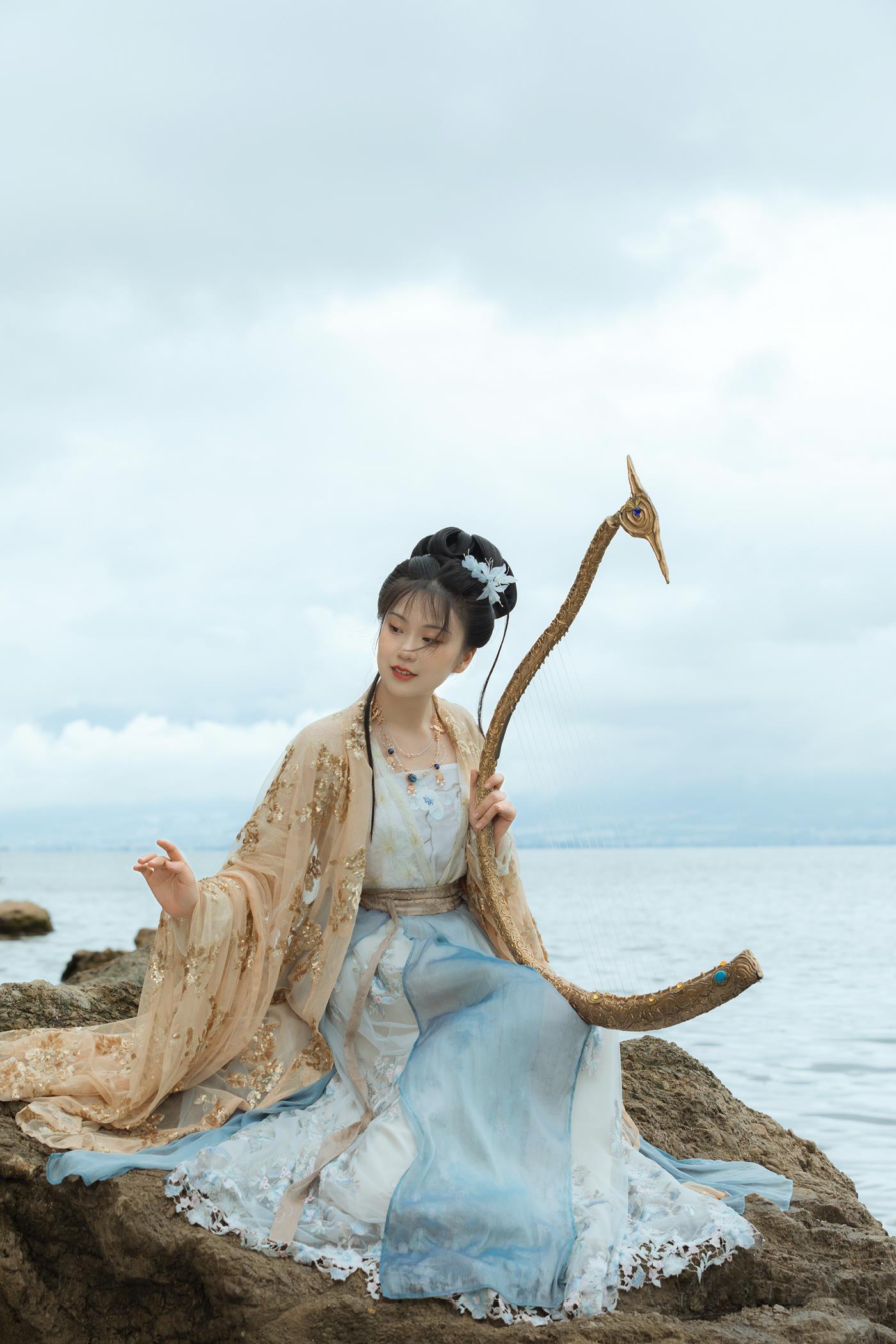 [YITUYU艺图语] 2022.02.26 莲蕊香尘 碧山澜 [20P/256MB]