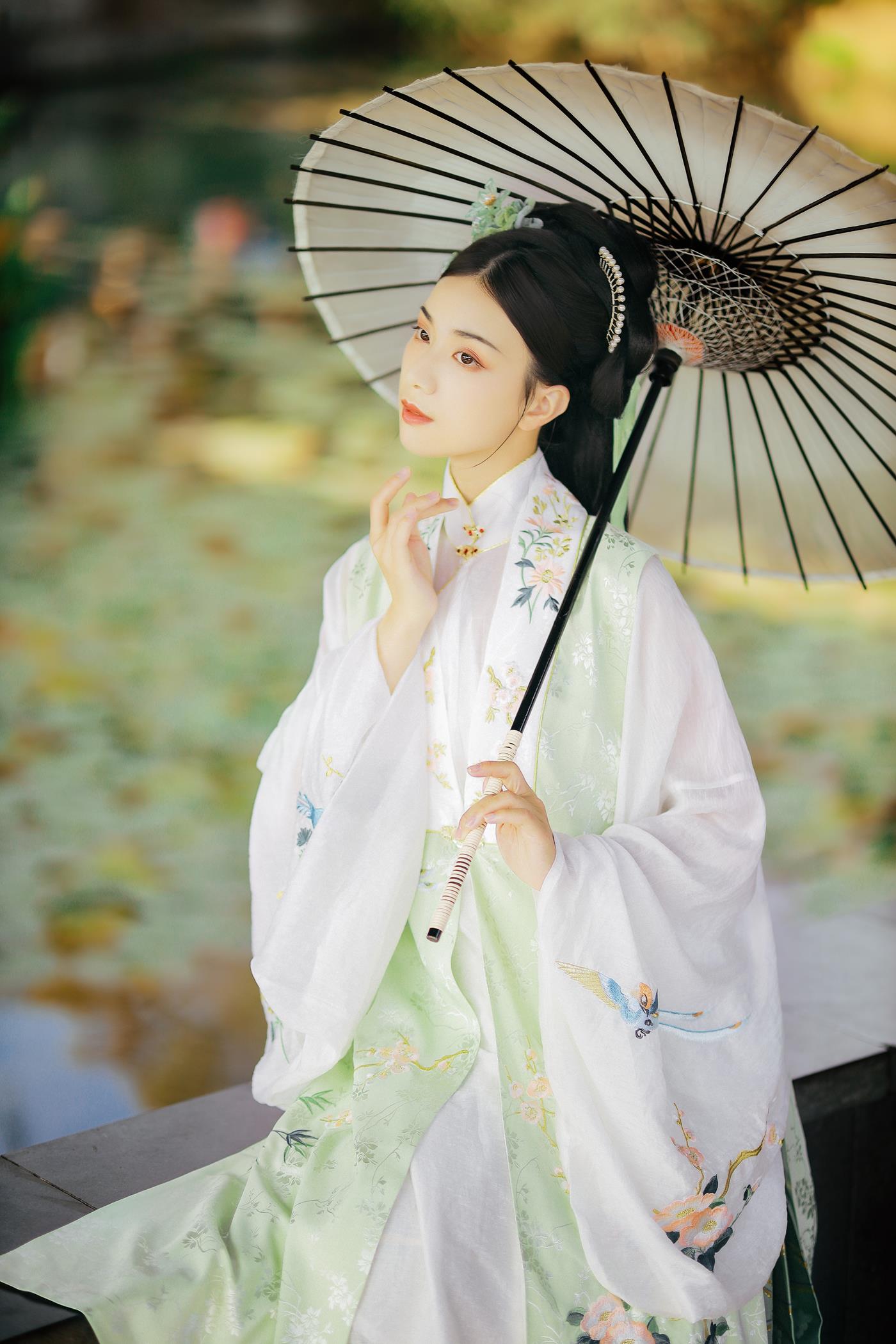 [YITUYU艺图语] 2022.03.01 不及你 倾眸- [22P/180MB]