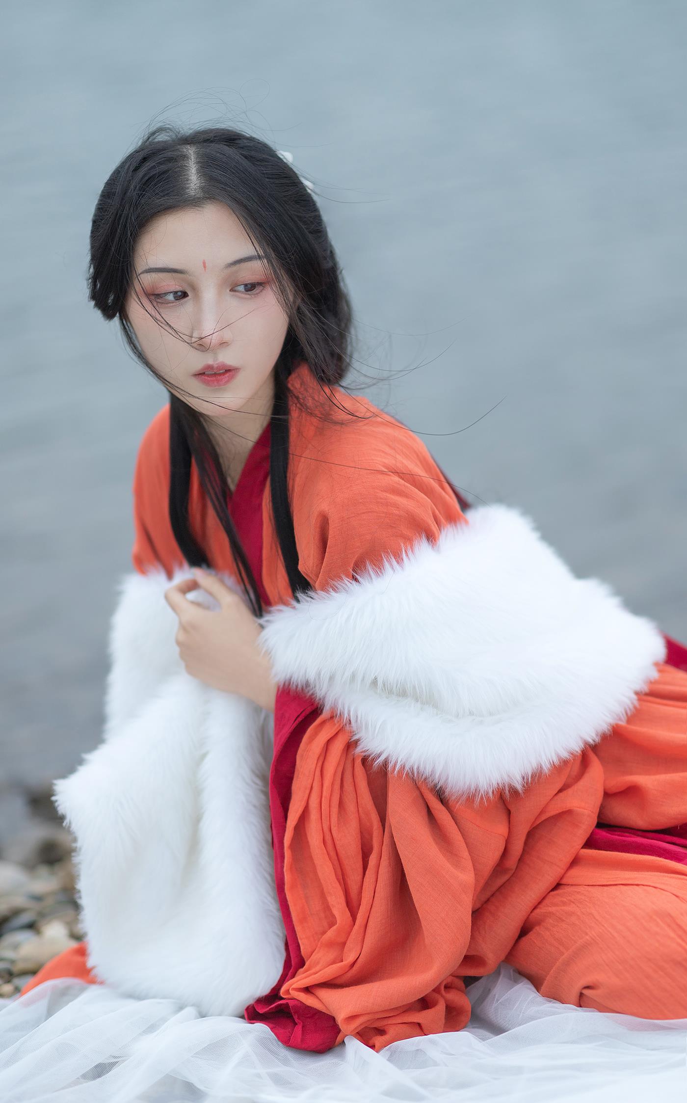 [YITUYU艺图语] 2022.02.28 水天一色 缪缪 [22P/206MB]