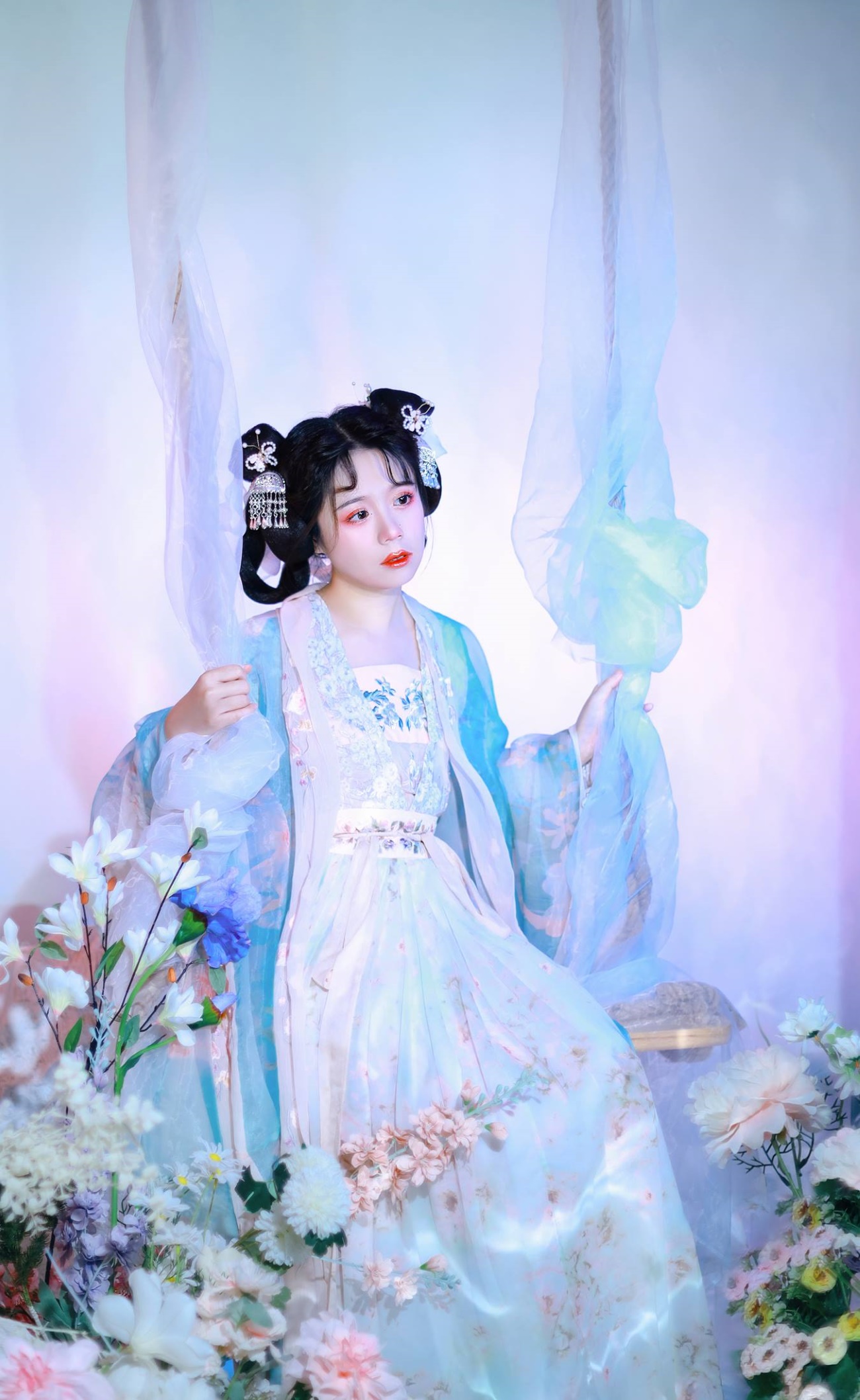 [YITUU艺图语] 2022.03.06 燕脂 Suky喜欢软绵绵毛茸茸的团子 [20P/216MB]