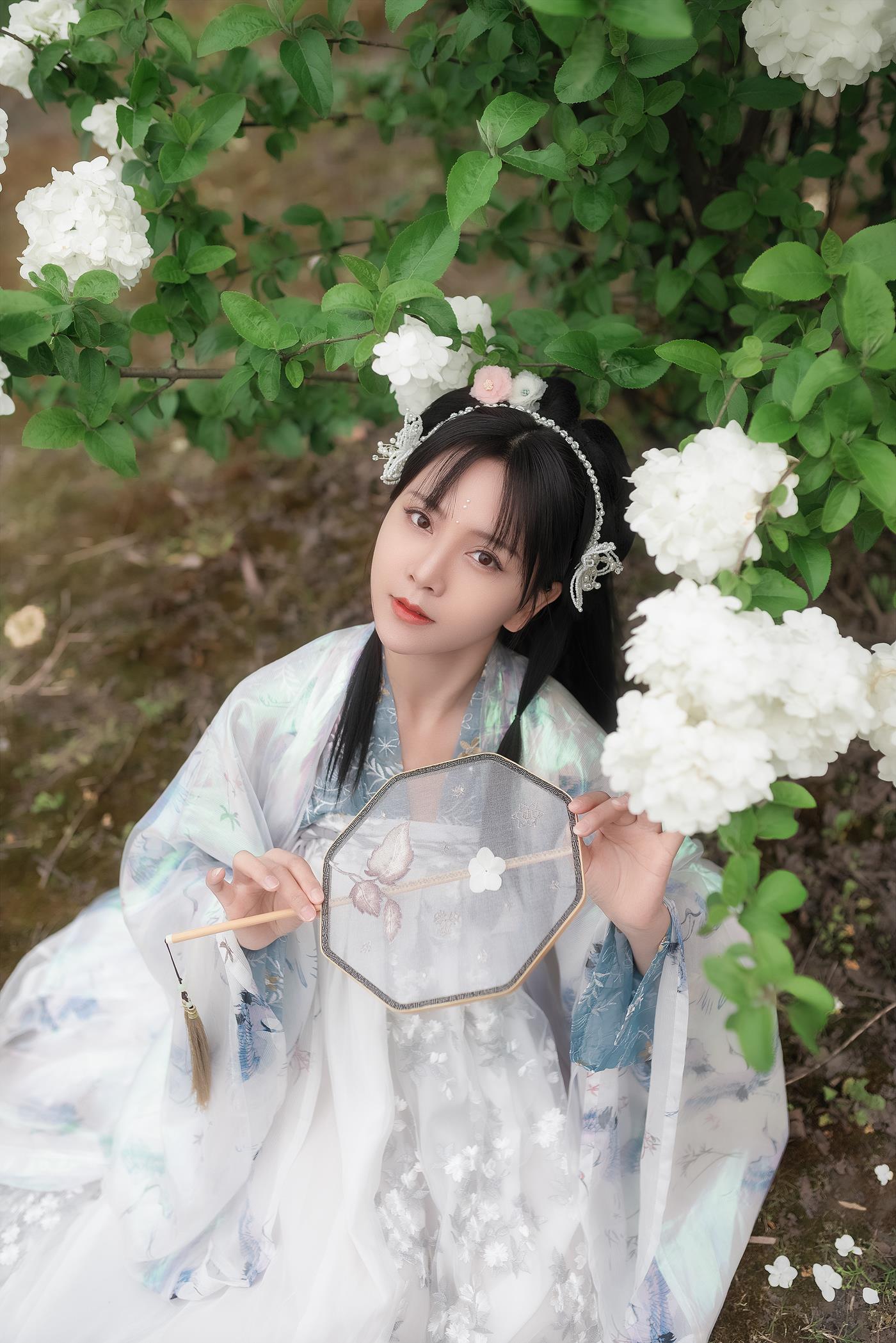 [YITUYU艺图语] 2022.03.02 春日酒 秋山AkI [23P/480MB]