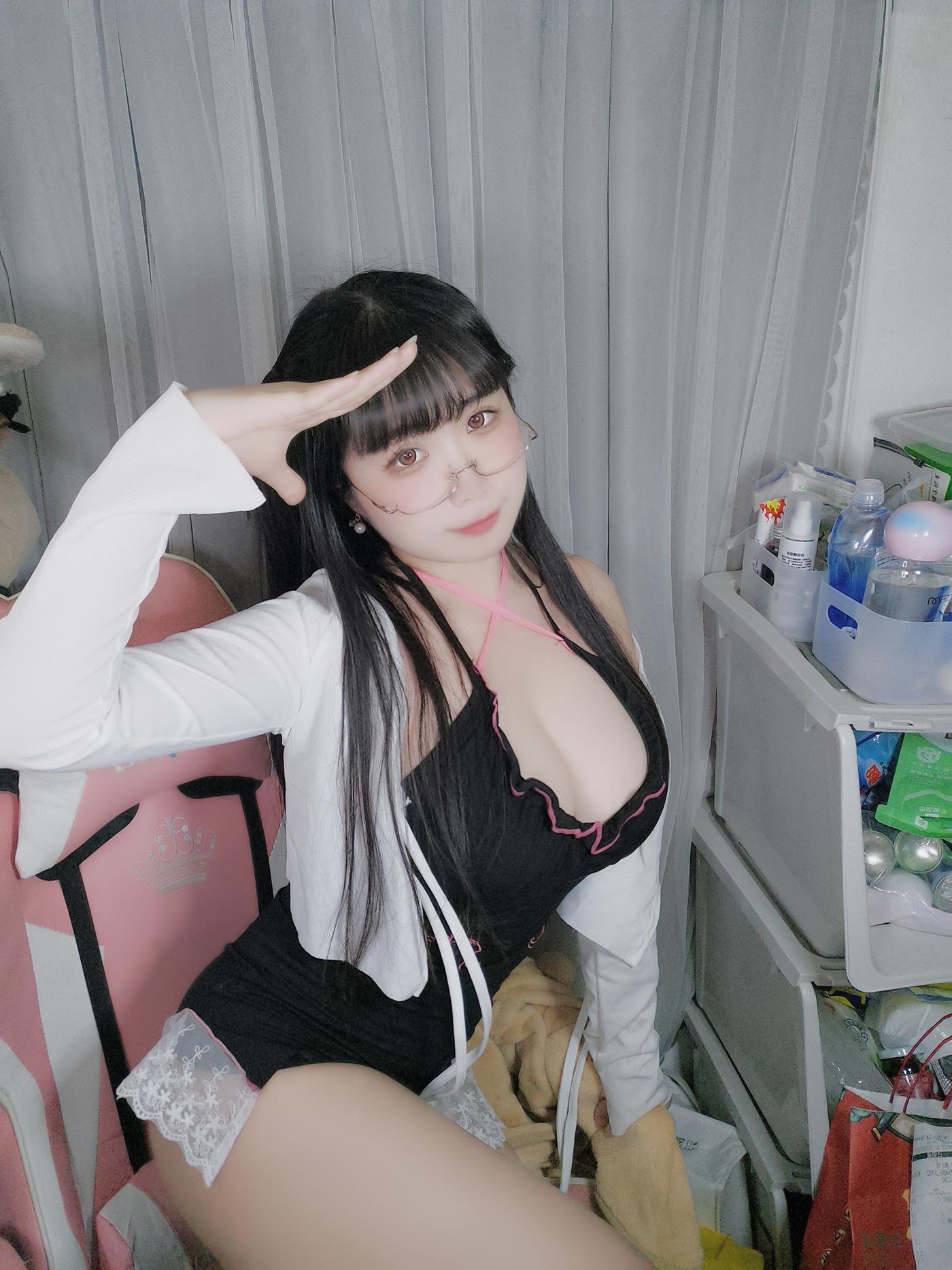 贞子蜜桃  - 心心眼[10P/1V/252MB]