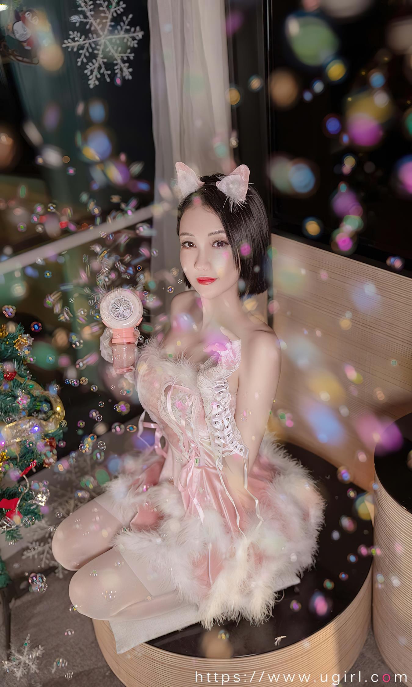 [爱尤物]2022 NO.2482 果儿Victoria 圣诞恋曲[35P/94MB]