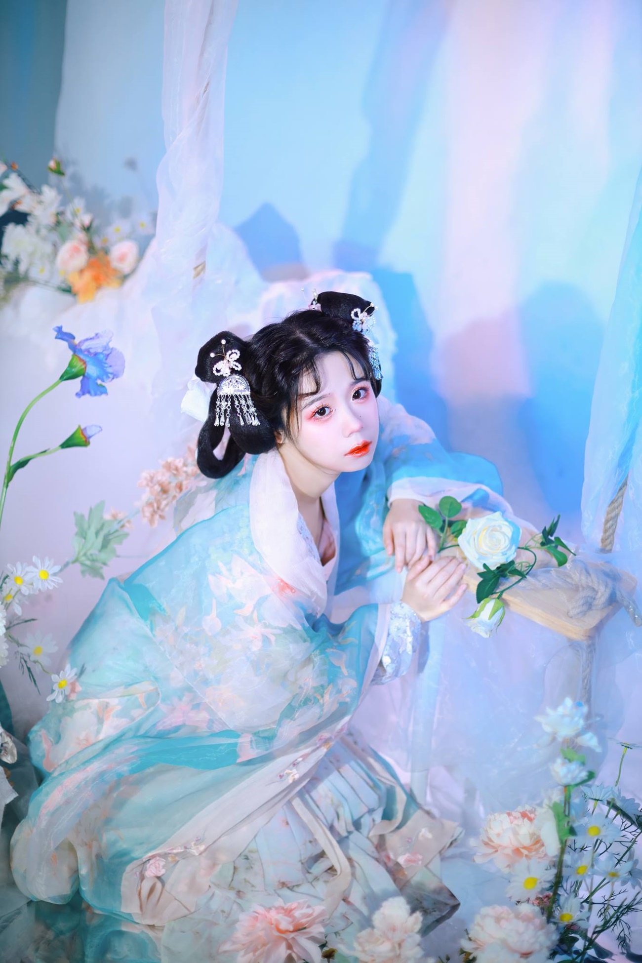 [YITUU艺图语] 2022.03.06 燕脂 Suky喜欢软绵绵毛茸茸的团子 [20P/216MB]