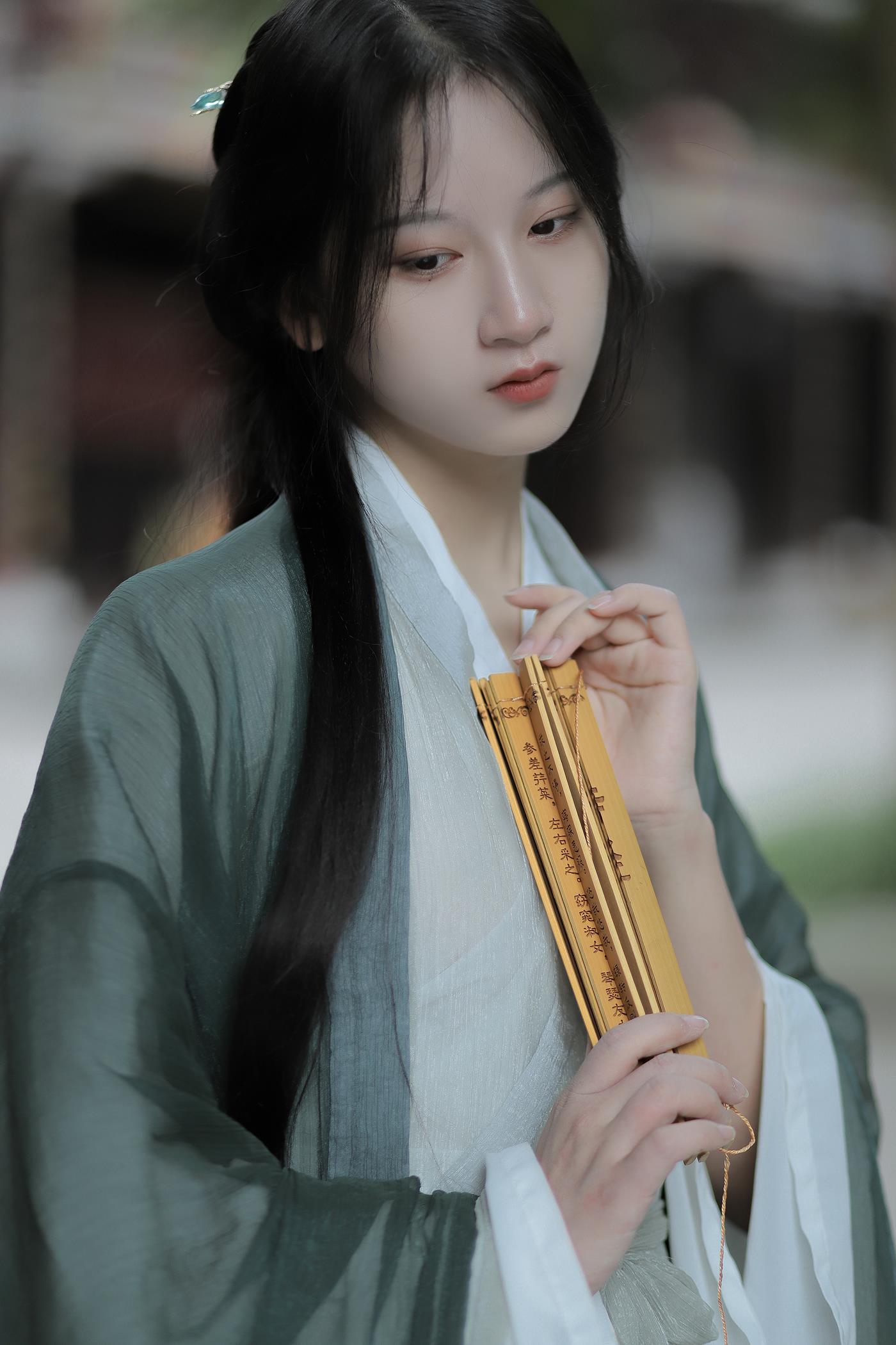 [YITUYU艺图语] 2022.02.18 人间忽晚，山河已秋 半夏夏夏 [22P/208MB]