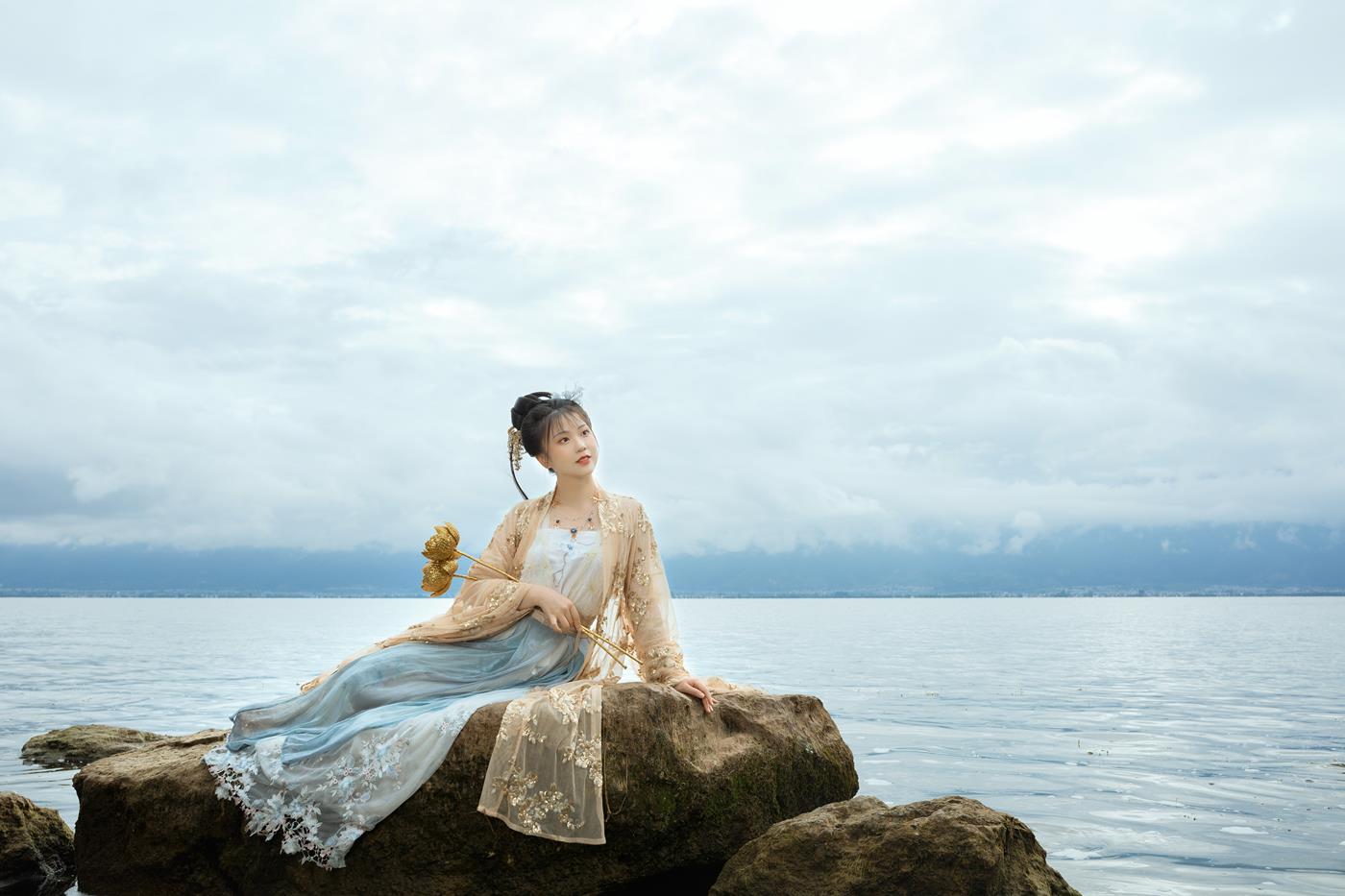 [YITUYU艺图语] 2022.02.26 莲蕊香尘 碧山澜 [20P/256MB]