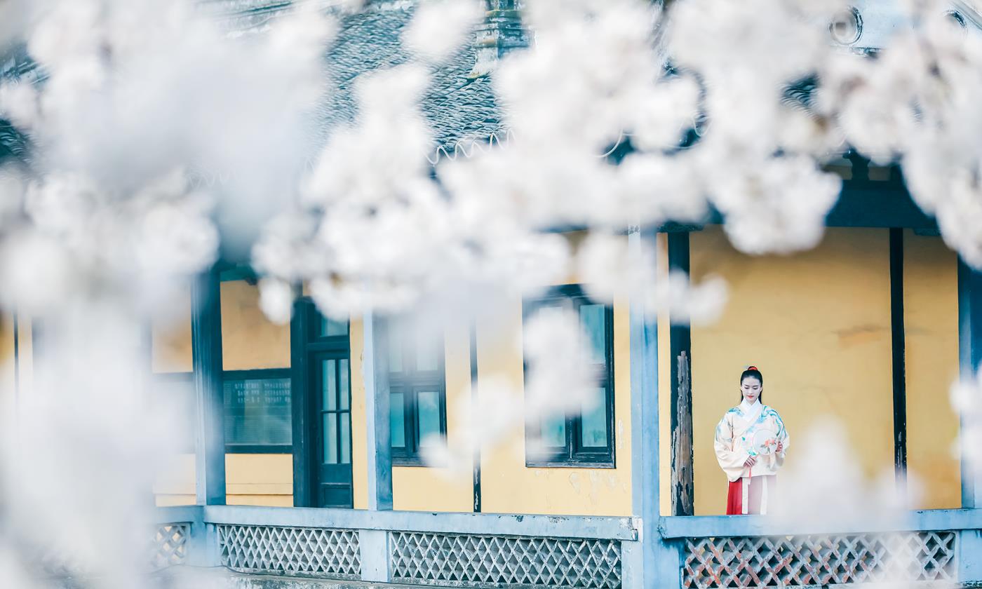 [YITUYU艺图语] 2022.02.24 等一场春暖 待一树花开 阿紫 [20P/235MB]