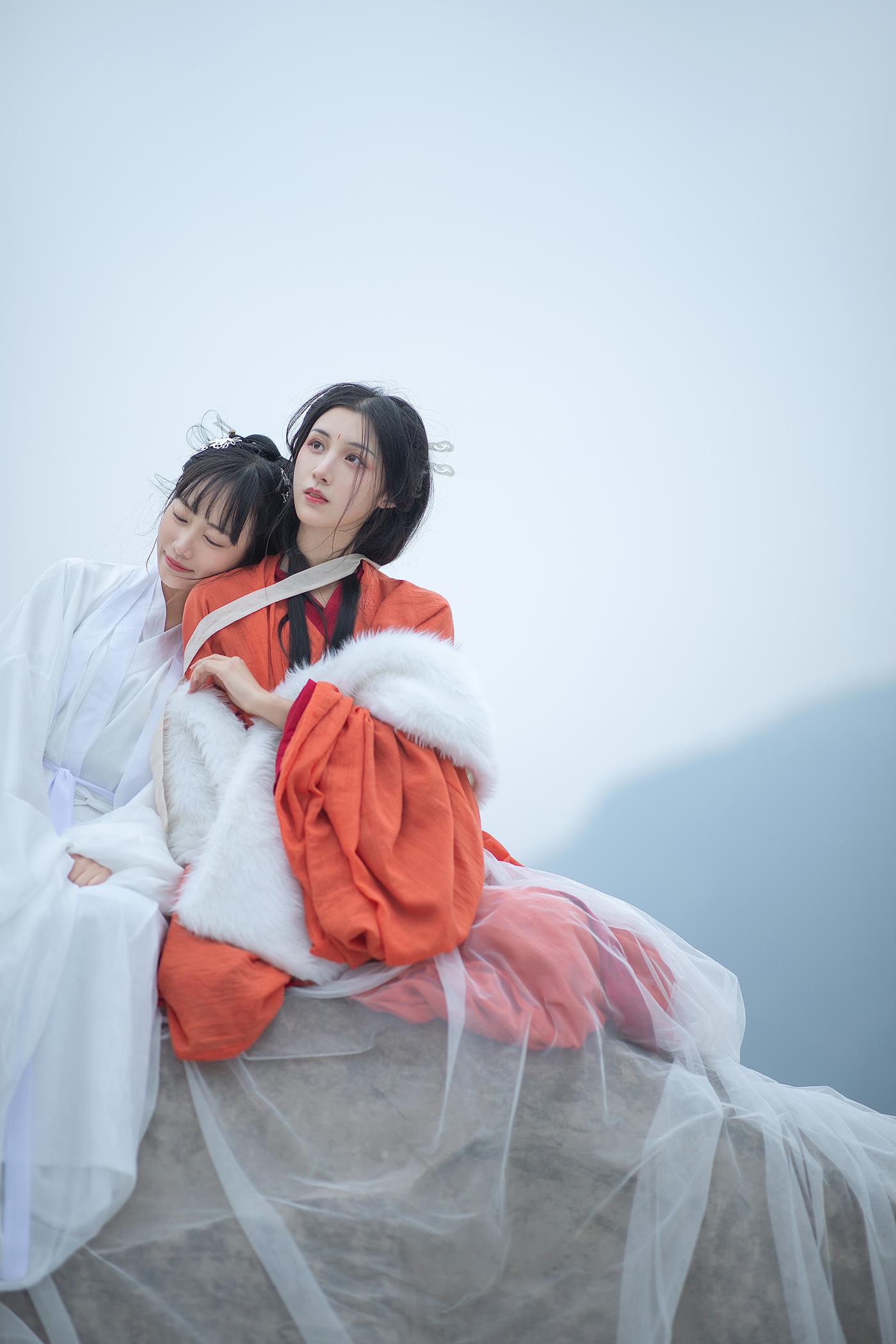 [YITUYU艺图语] 2022.02.28 水天一色 缪缪 [22P/206MB]