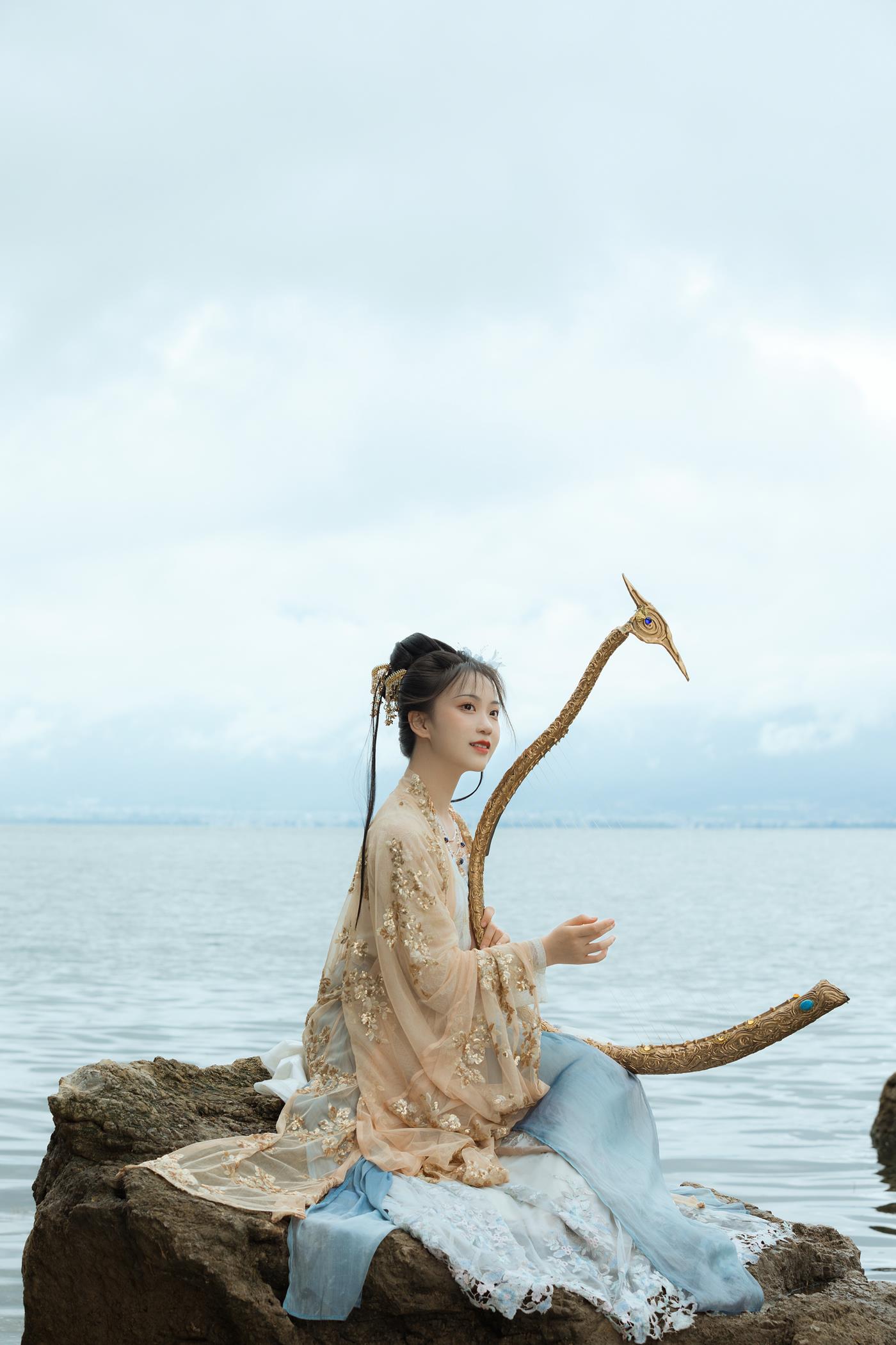 [YITUYU艺图语] 2022.02.26 莲蕊香尘 碧山澜 [20P/256MB]