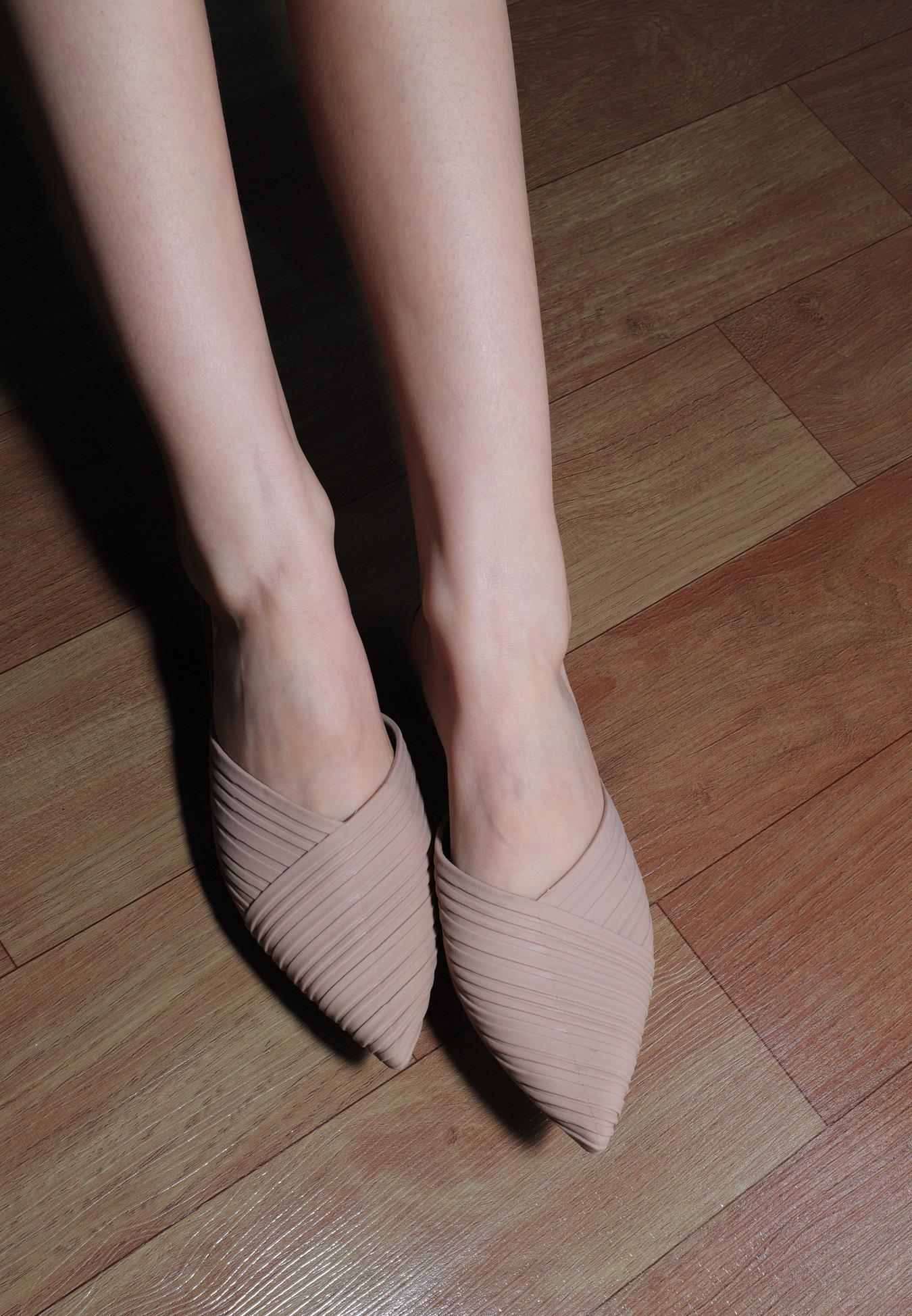 [Pary学生模拍] No.020 极品美女小芳挑鞋 [140P/512MB]