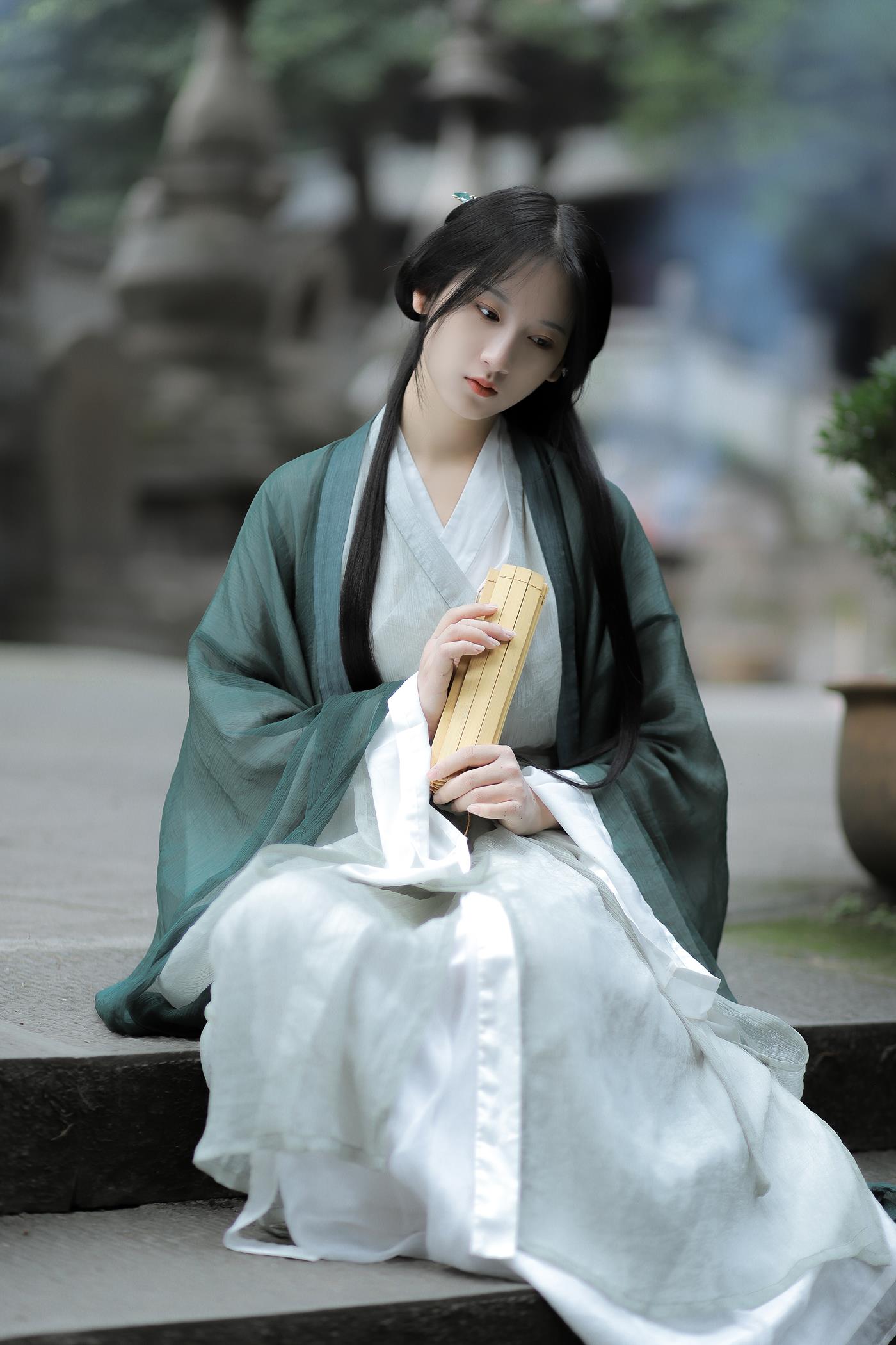 [YITUYU艺图语] 2022.02.18 人间忽晚，山河已秋 半夏夏夏 [22P/208MB]