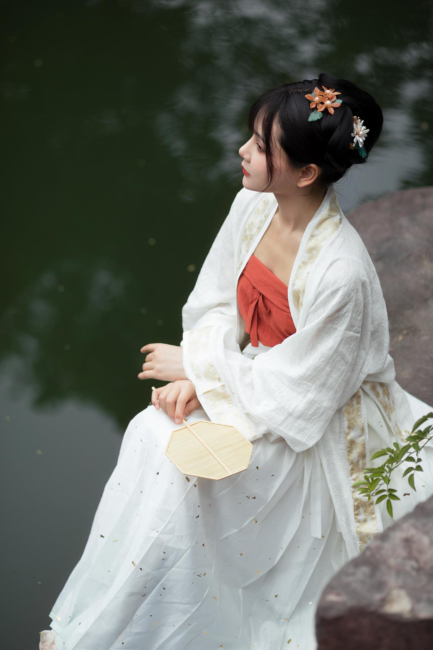 [YITUYU艺图语] 2022.02.24 浮生万千 水月镜花 秋山AkI [23P/509MB]