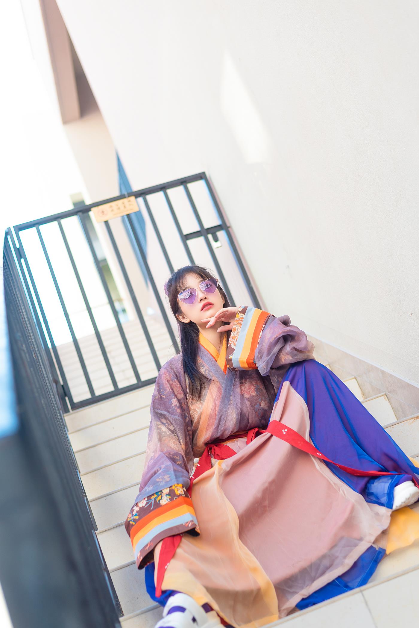 [YITUYU艺图语] 2022.03.03 星河滚烫 你是人间理想 九诗 [23P/544MB]