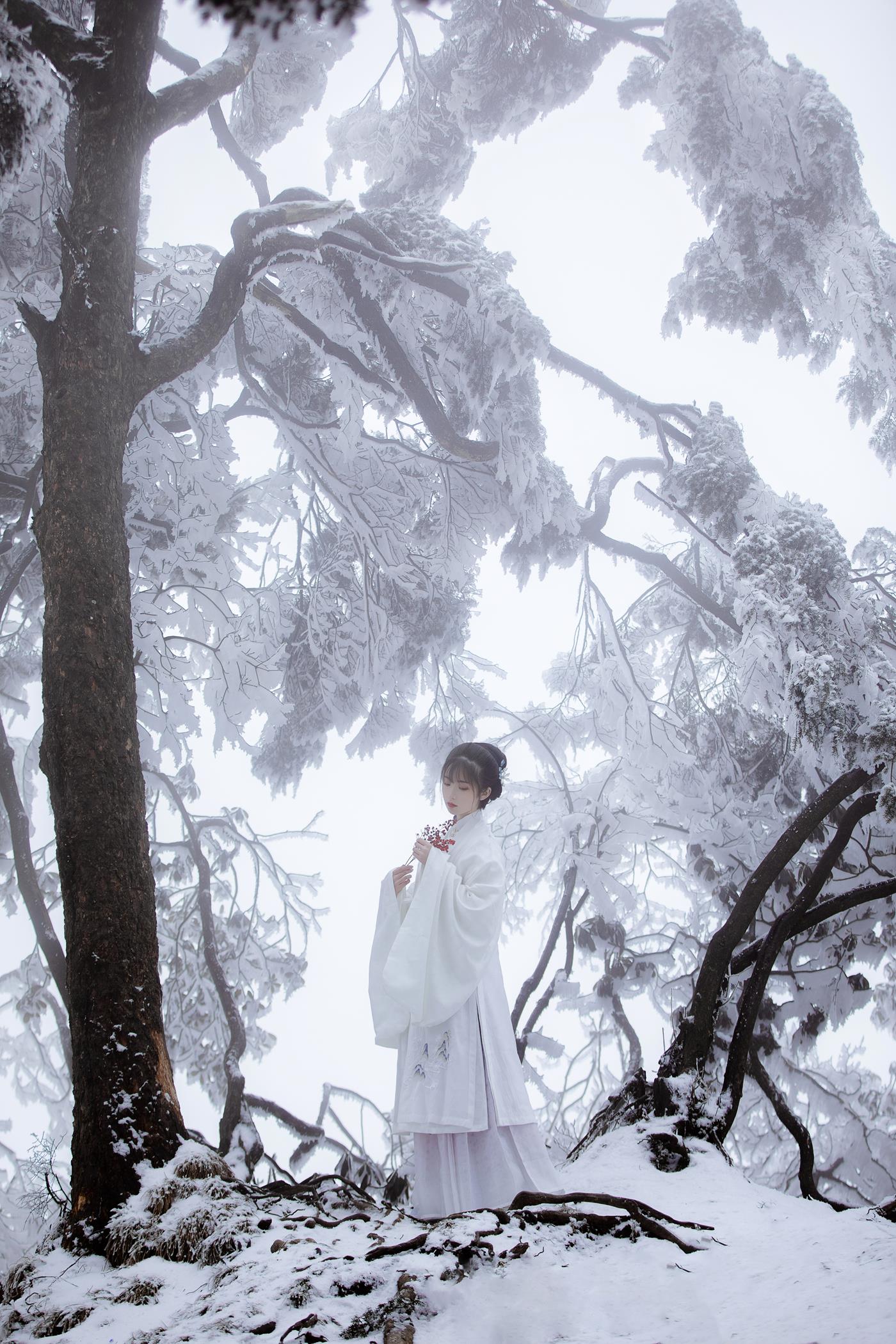 [YITUYU艺图语] 2022.03.04 相思 二鱼阿 [24P/410MB]