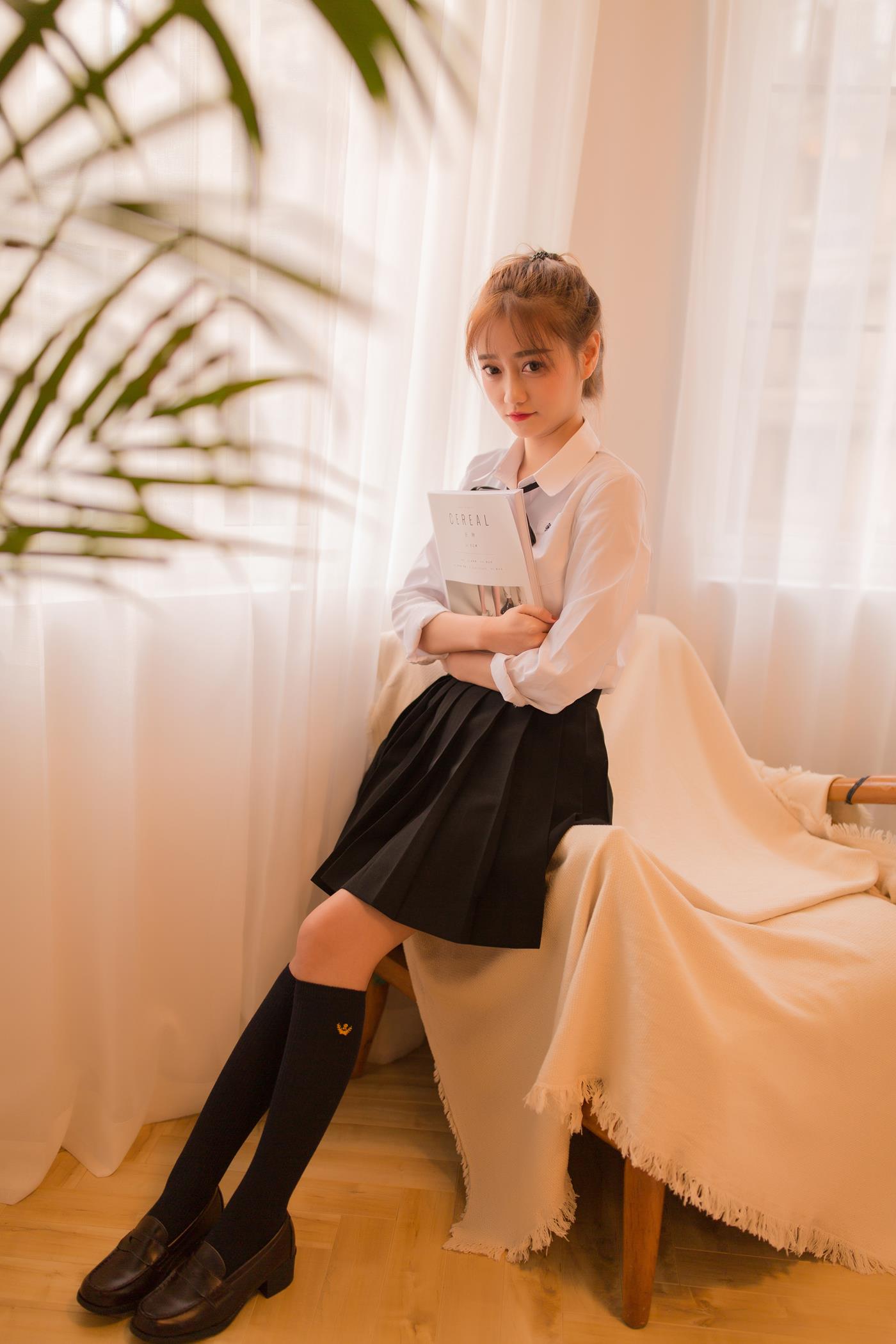 [YITUYU艺图语] 2022.02.18 JK少女 小艺 [32P/136MB]