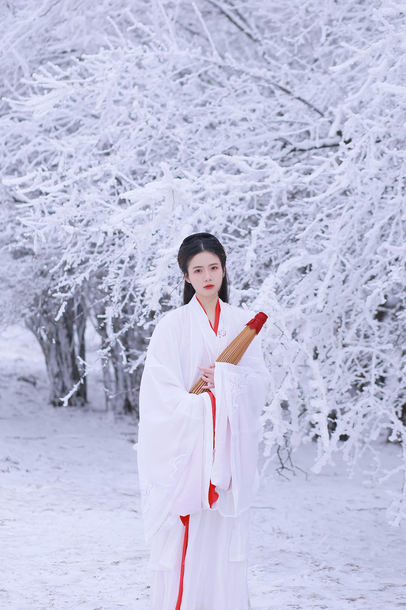 [YITUYU艺图语] 2022.02.27 山中雪后 沂越 [34P/259MB]