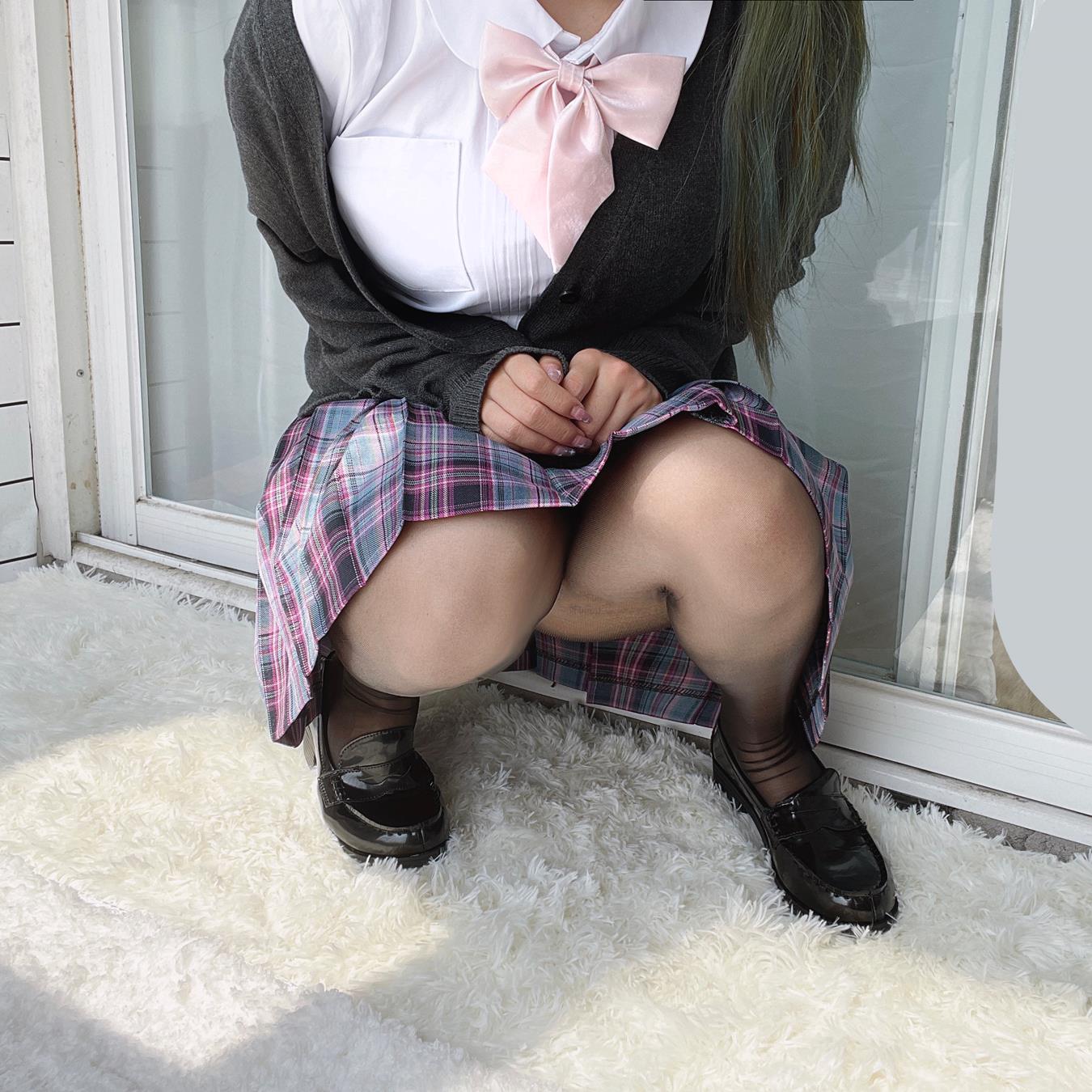 eloise软软 - JK黑丝[52P/212MB]