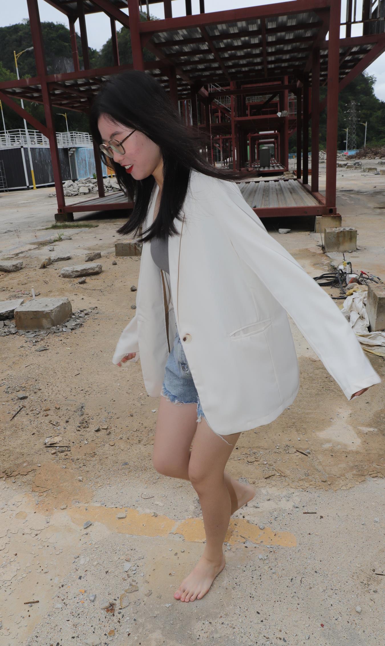 [Pary学生模拍] No.018 珊珊创意产业园吊带赤脚 [97P/326MB]