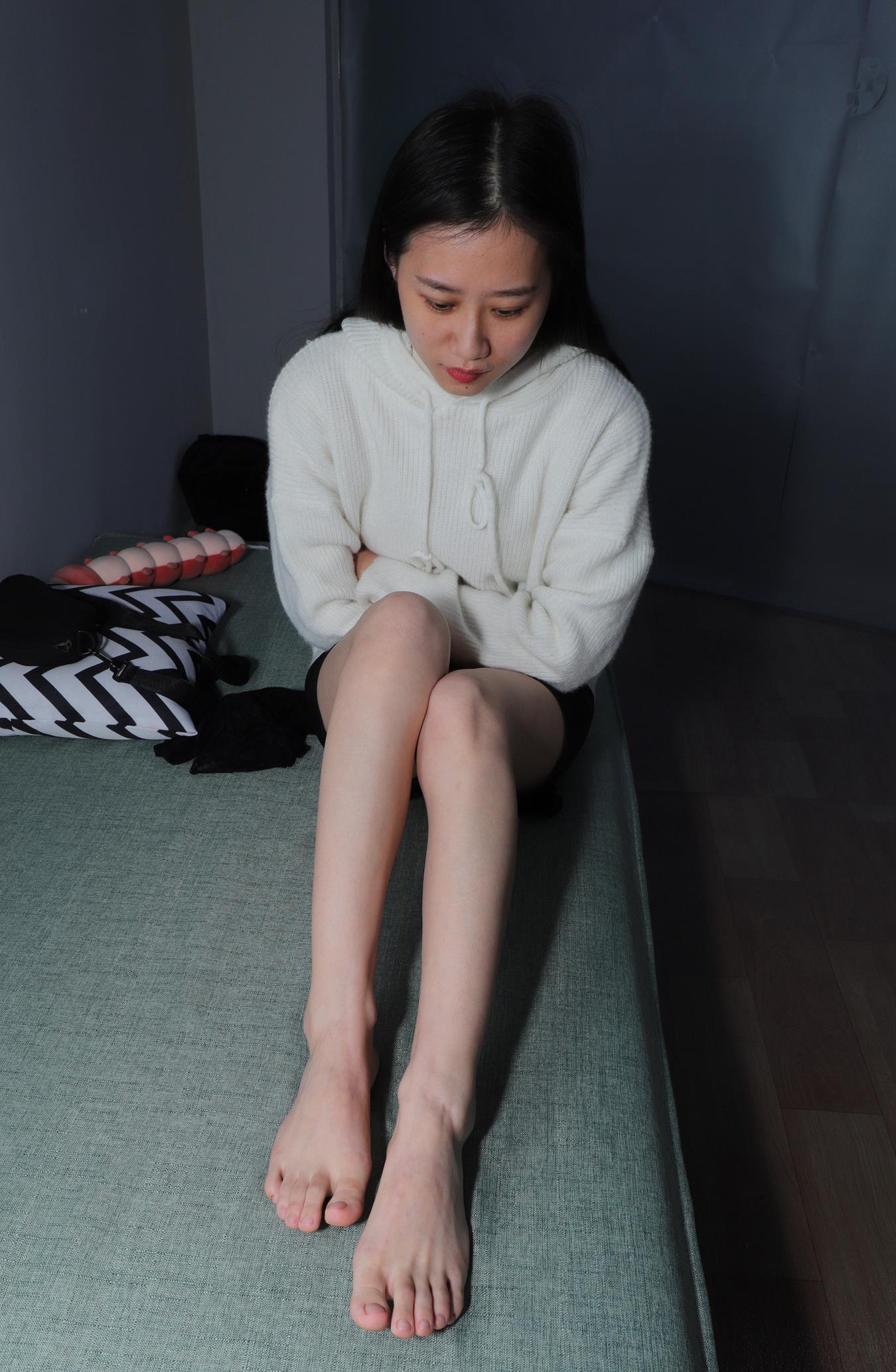 [Pary学生模拍] No.016 极品美女小芳第二季室内展示修长美jiao [139P/550MB]