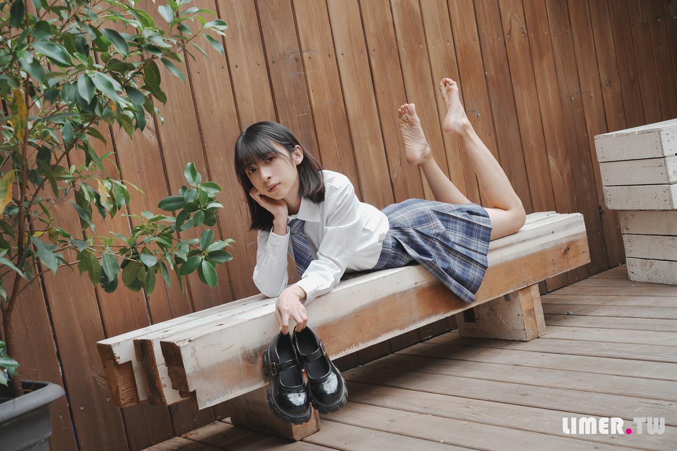 Limerence原创 NO.037 子子 JK小腿袜到裸足的偷窥视角[181P/1V/5.40GB]