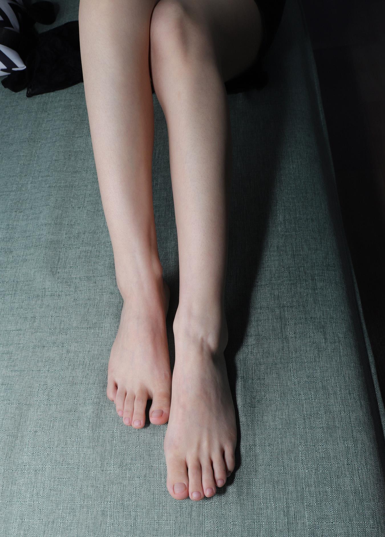 [Pary学生模拍] No.016 极品美女小芳第二季室内展示修长美jiao [139P/550MB]