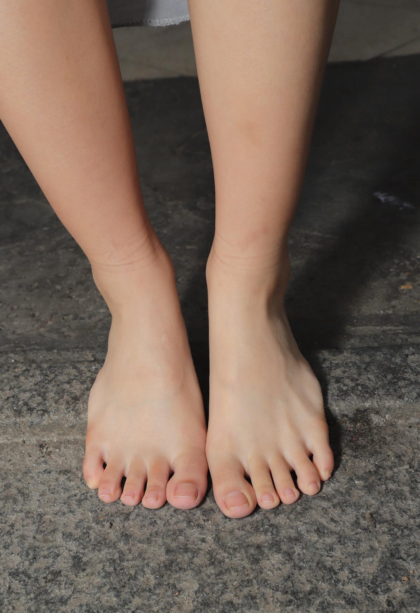 [Pary学生模拍] No.017 小淇穿上汉服赤脚游玩古镇 [134P/474MB]