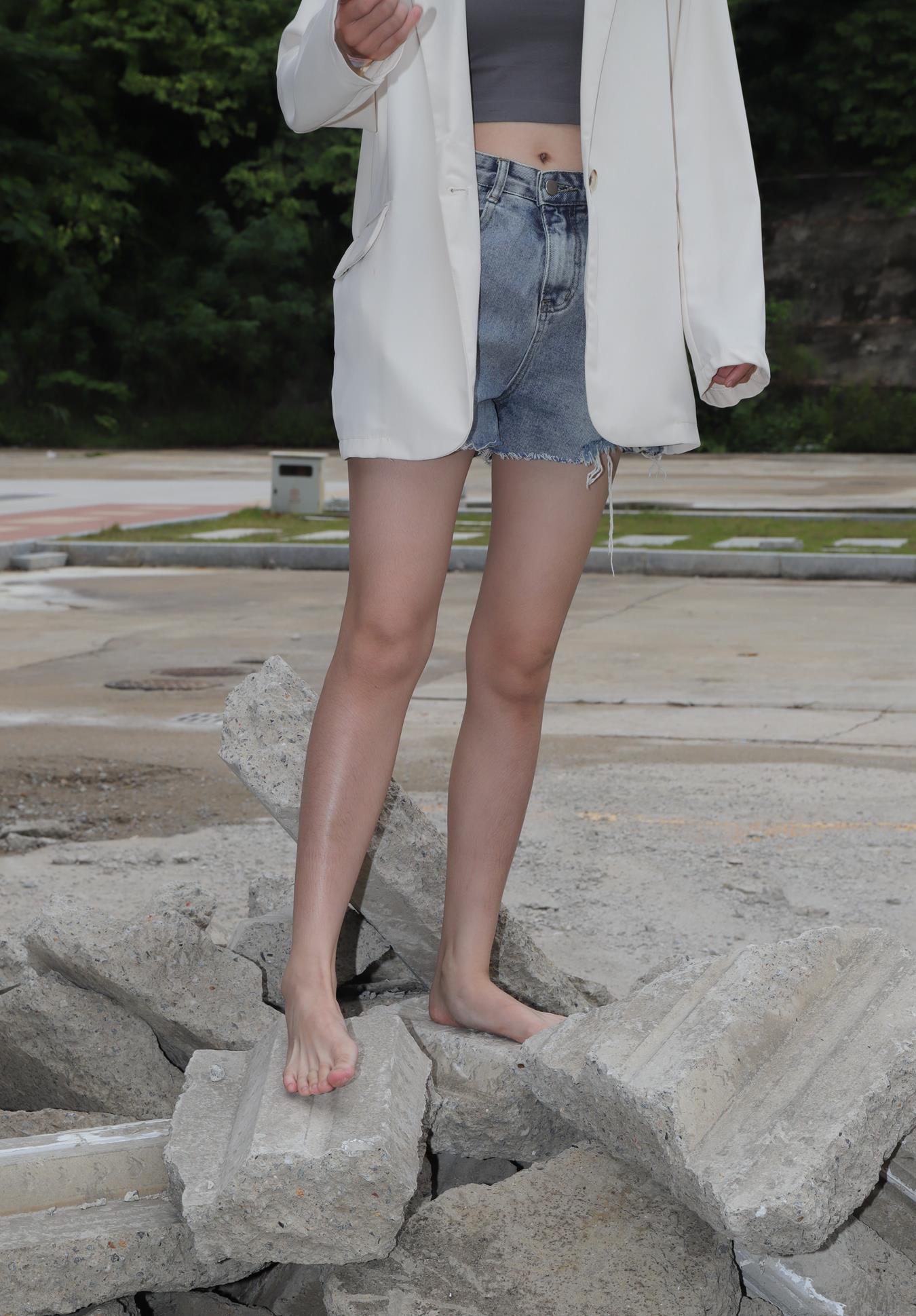 [Pary学生模拍] No.018 珊珊创意产业园吊带赤脚 [97P/326MB]