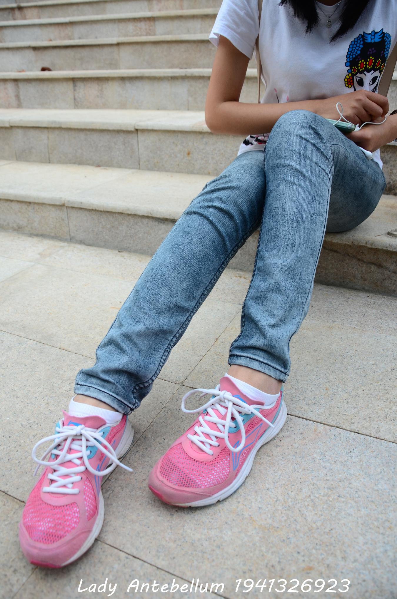 [战前女神] 美腿美足精品摄影套图 084 [53P/139MB]