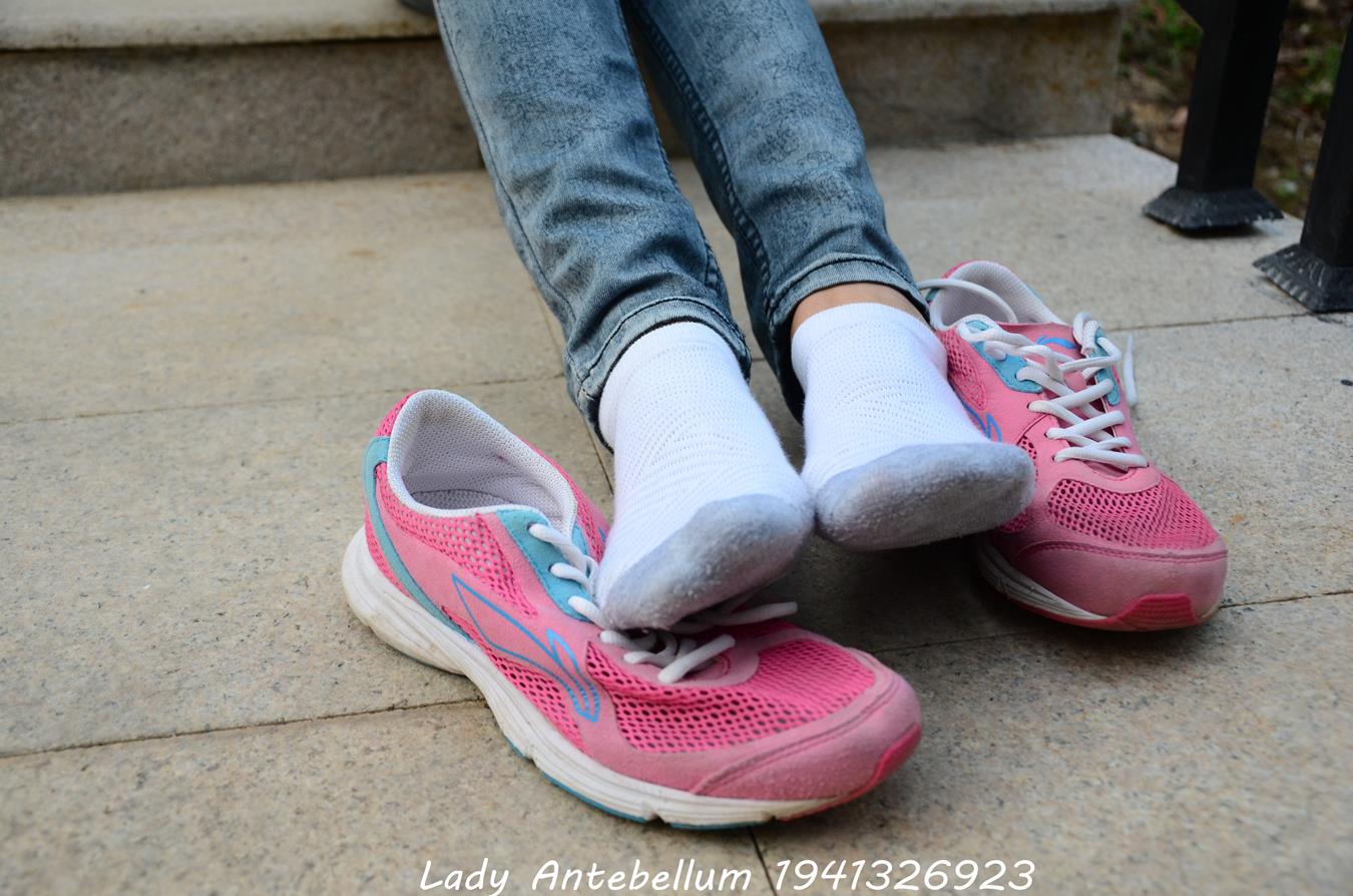 [战前女神] 美腿美足精品摄影套图 084 [53P/139MB]