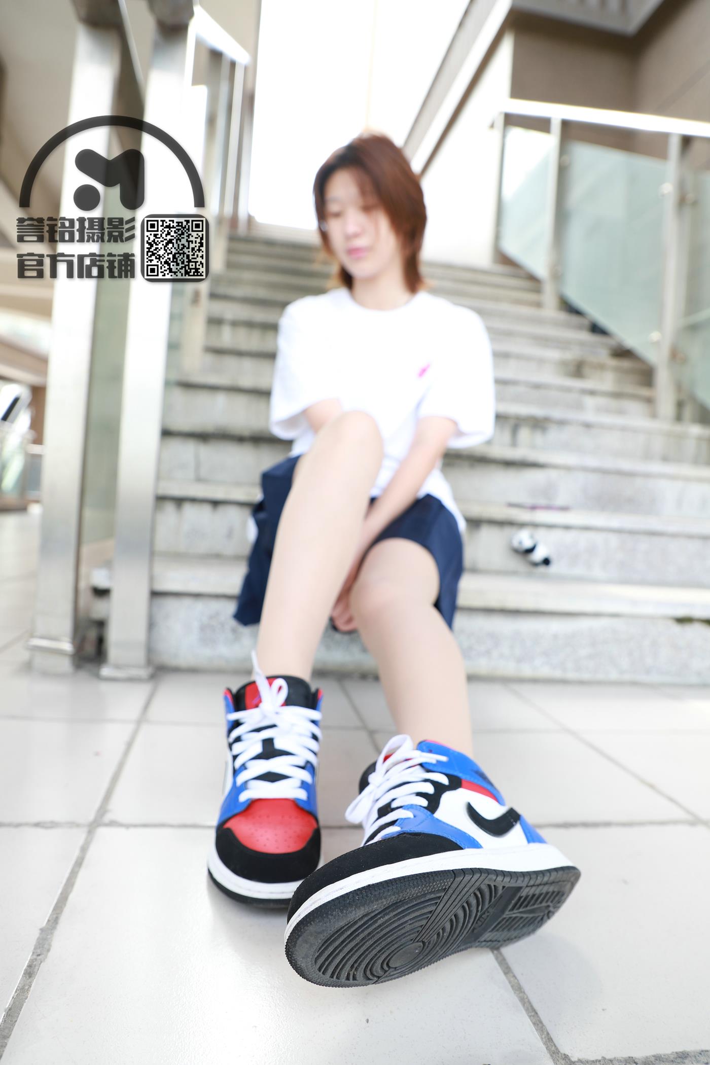 [誉铭传媒]袜足摄影 2020年 NO.044[80P/1V/844MB]