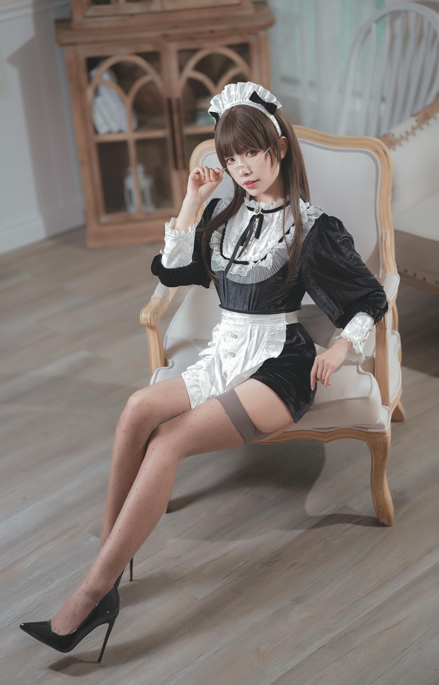 Neko-薇薇 - 丝绒女仆[40P/102MB]