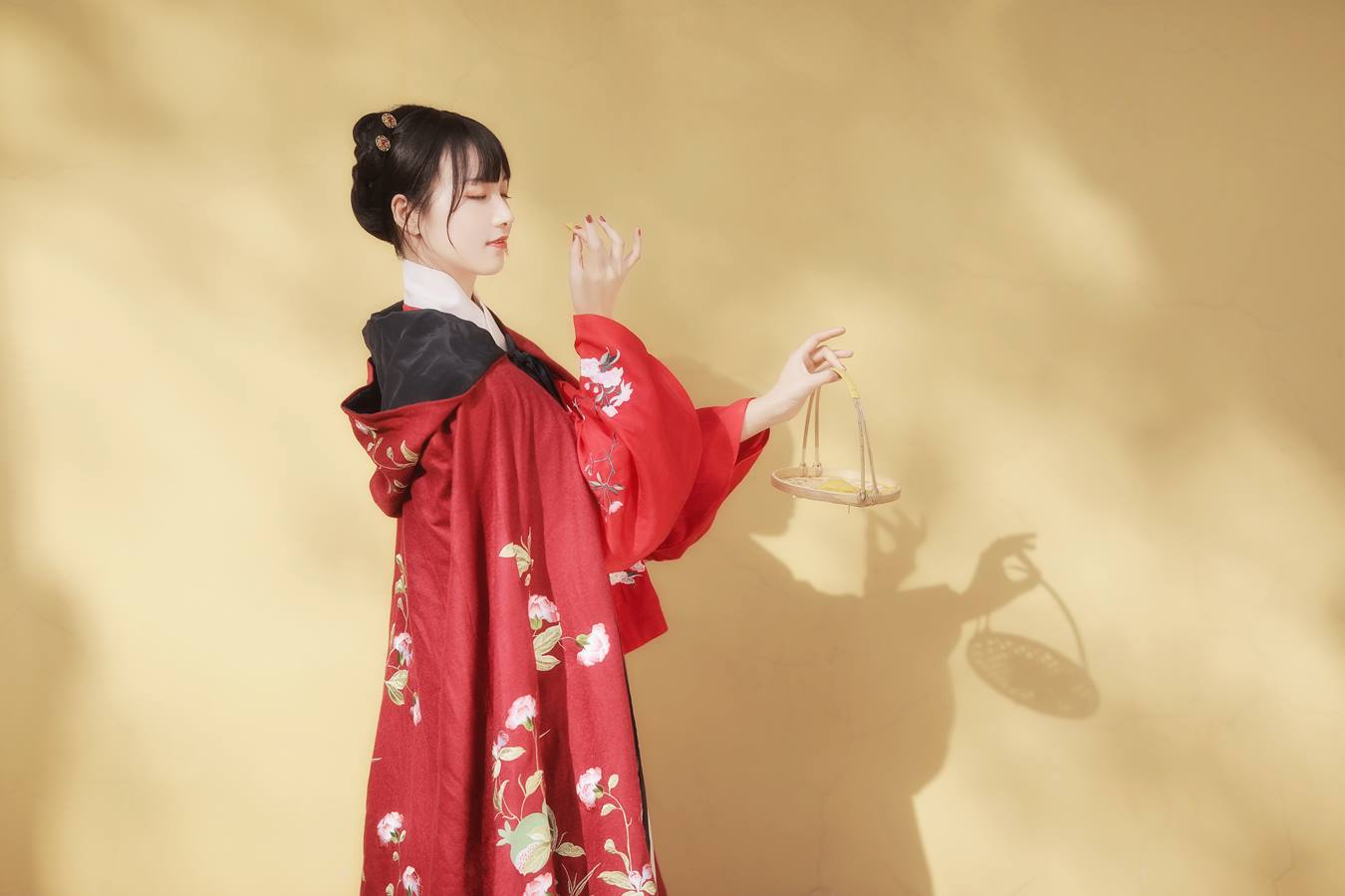 [YITUU艺图语] 2022.03.23 满园银杏落秋风 荞兜麻黛 [29P/683MB]